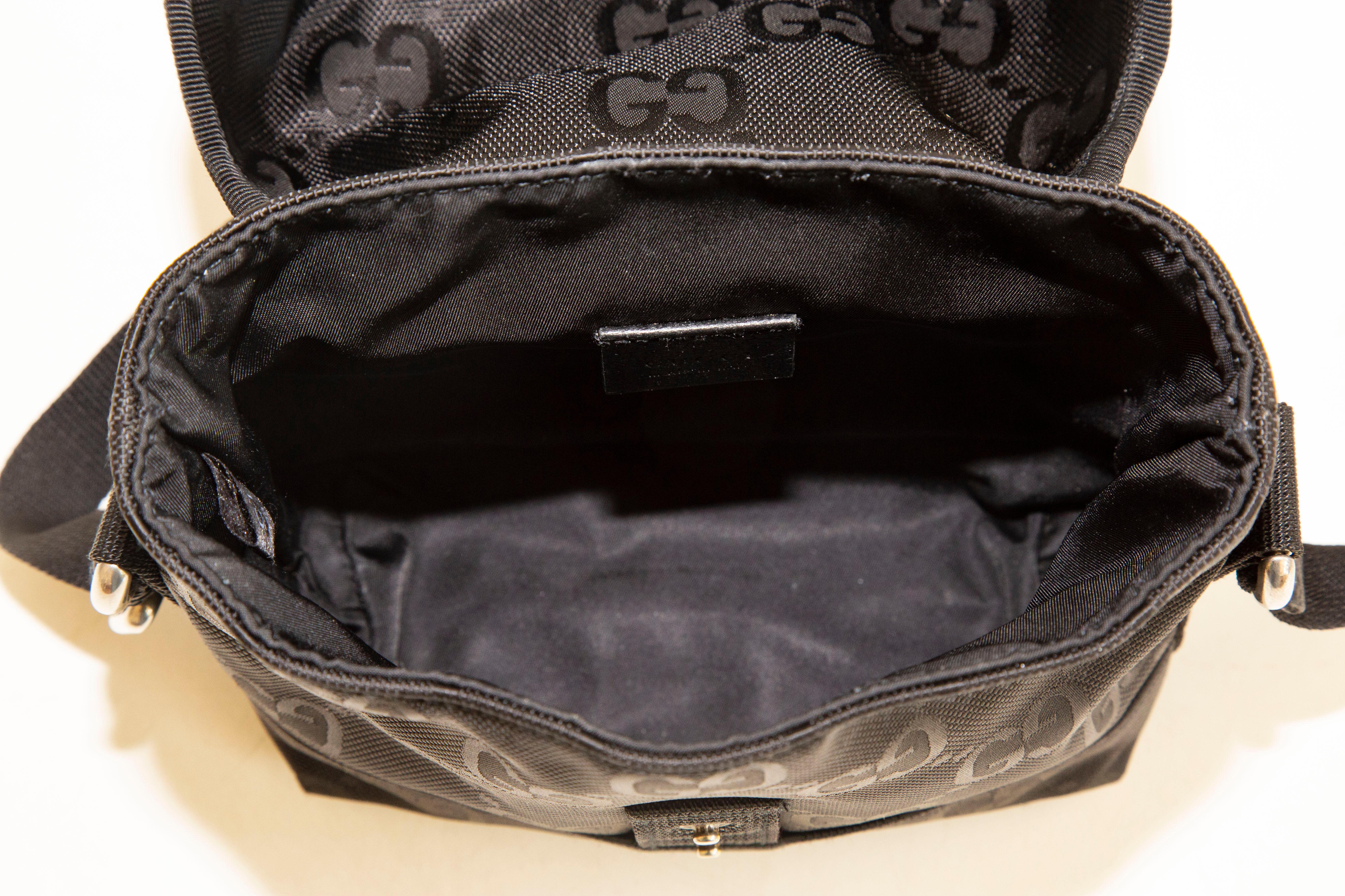 2000s Gucci Black GG Web Nylon Crossbody Bag For Sale 7