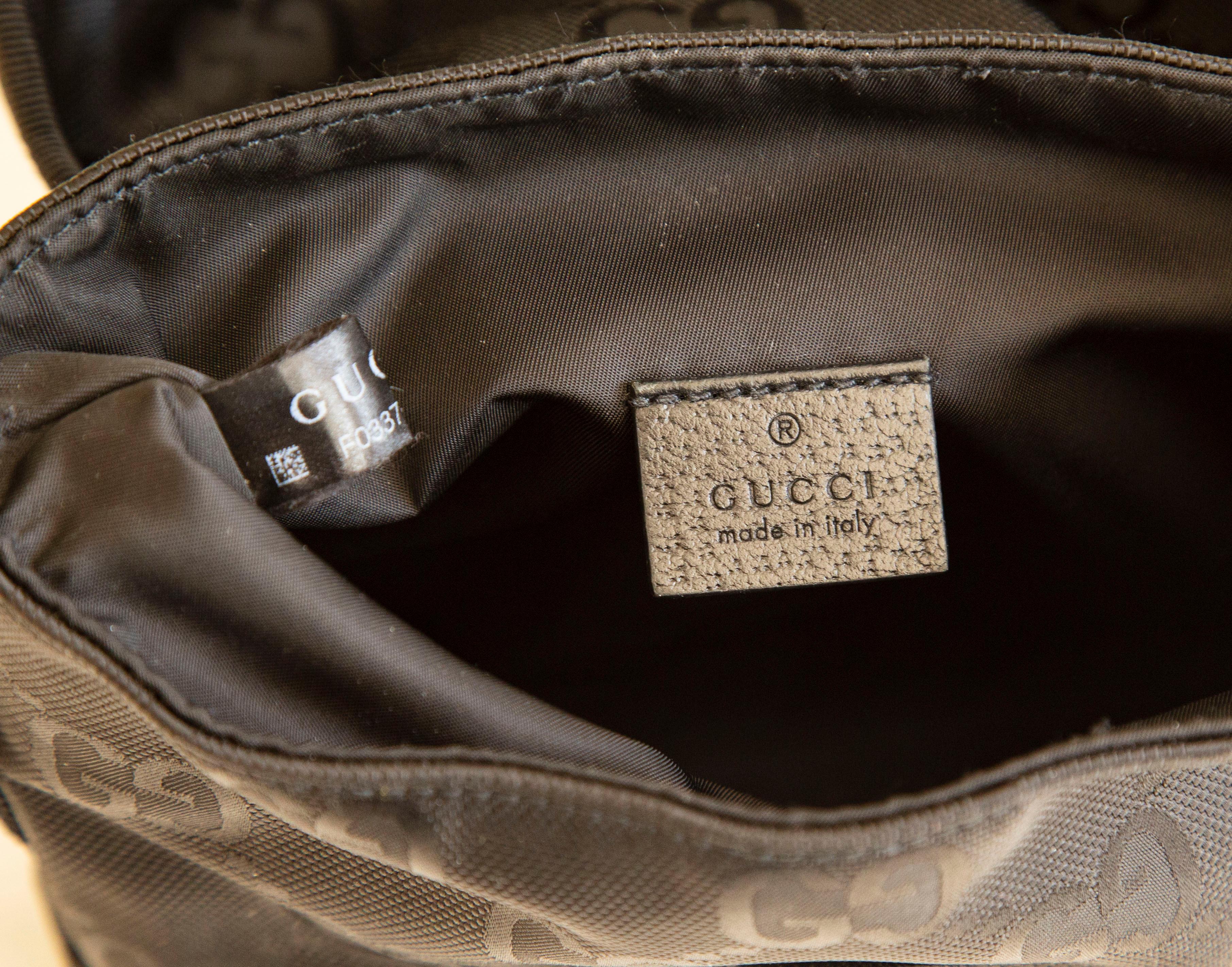 2000s Gucci Black GG Web Nylon Crossbody Bag For Sale 8