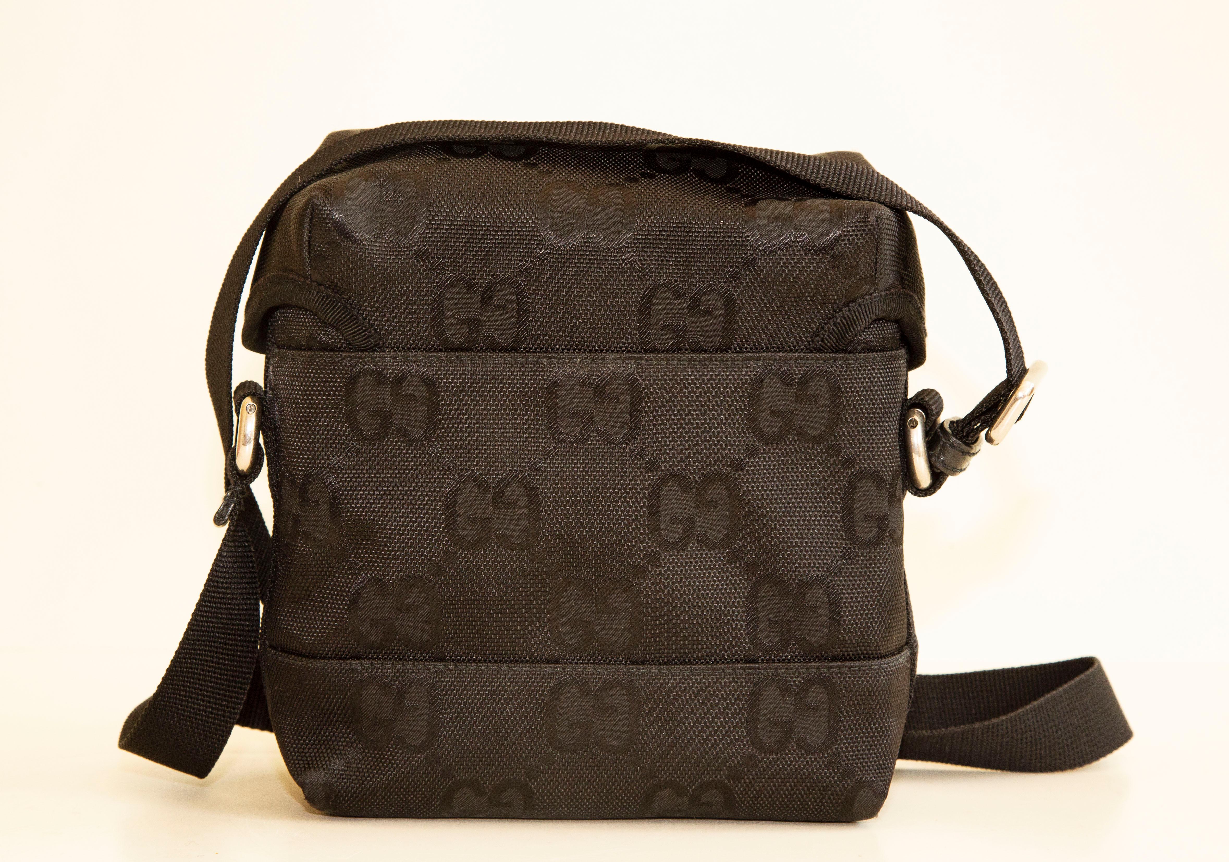 2000s Gucci Black GG Web Nylon Crossbody Bag In Excellent Condition For Sale In Arnhem, NL
