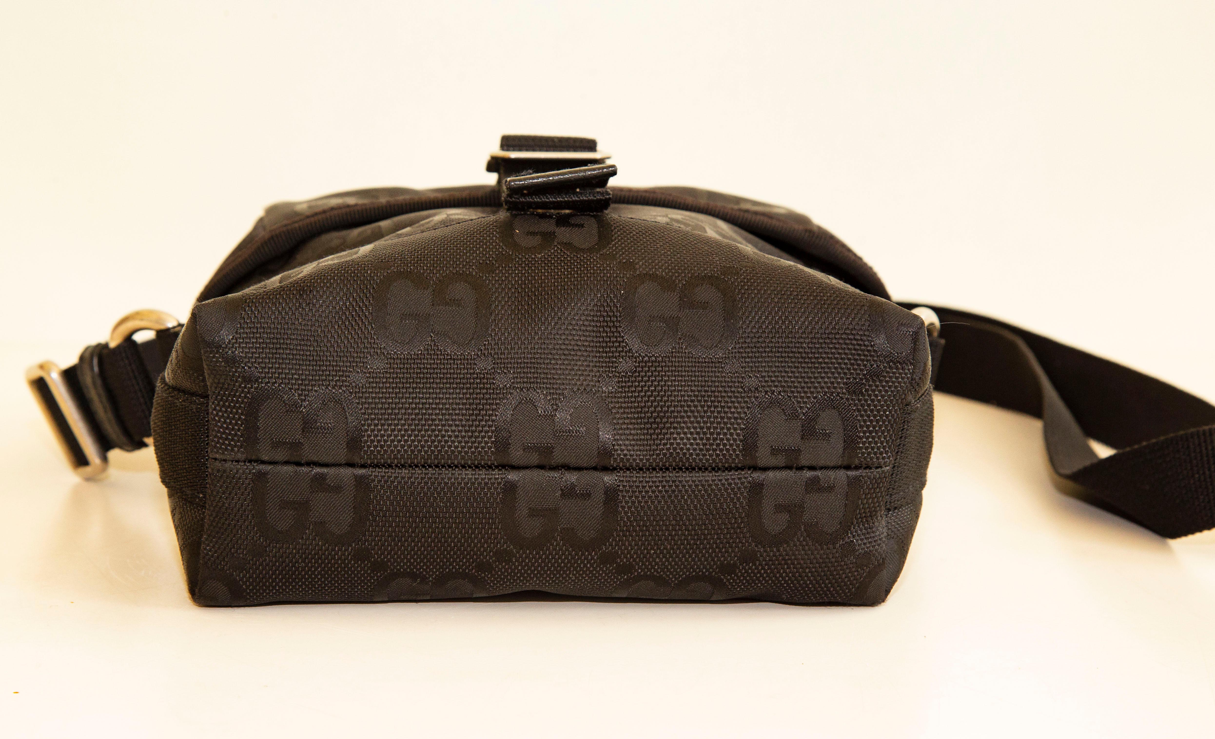Women's or Men's 2000s Gucci Black GG Web Nylon Crossbody Bag For Sale