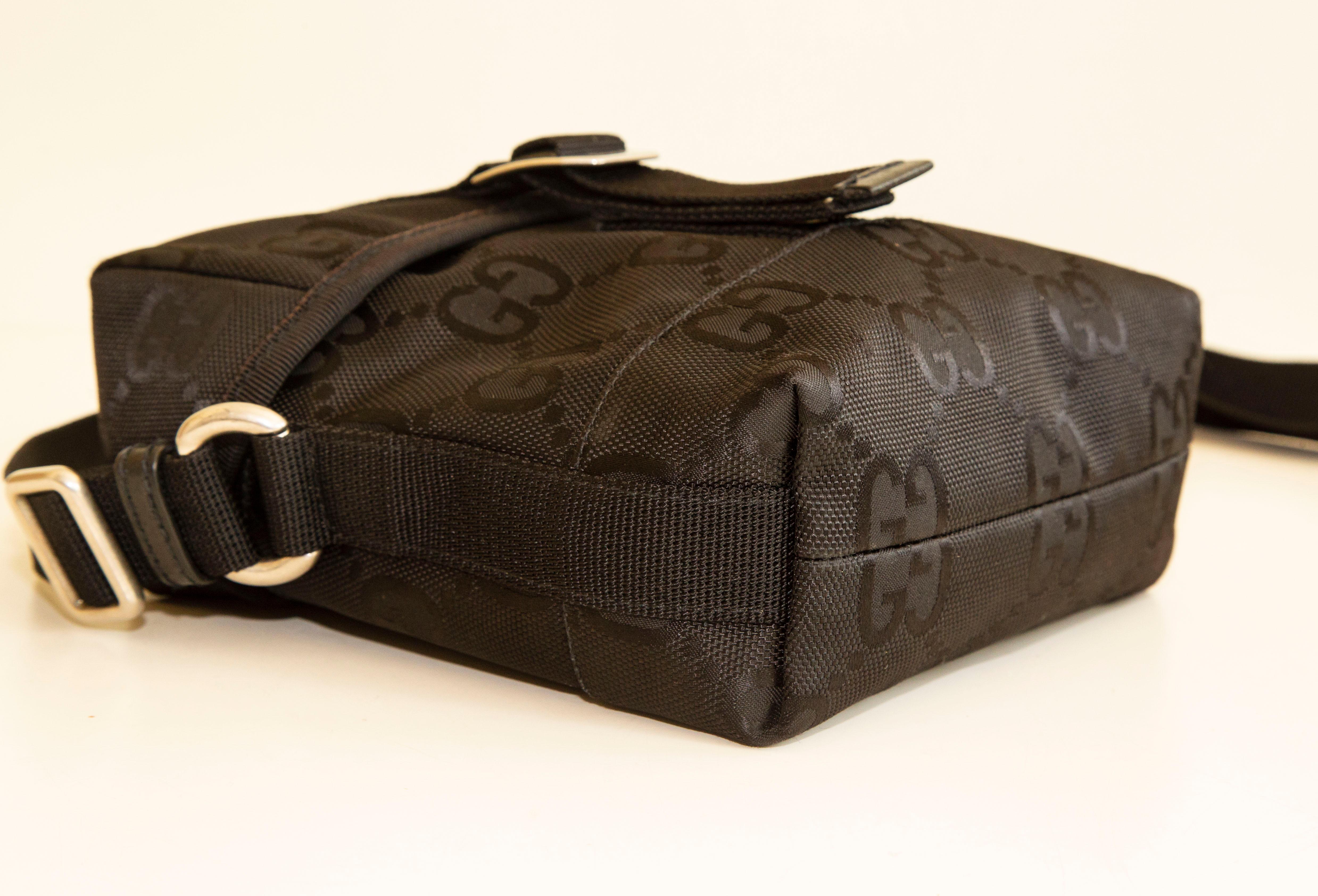 2000s Gucci Black GG Web Nylon Crossbody Bag For Sale 1