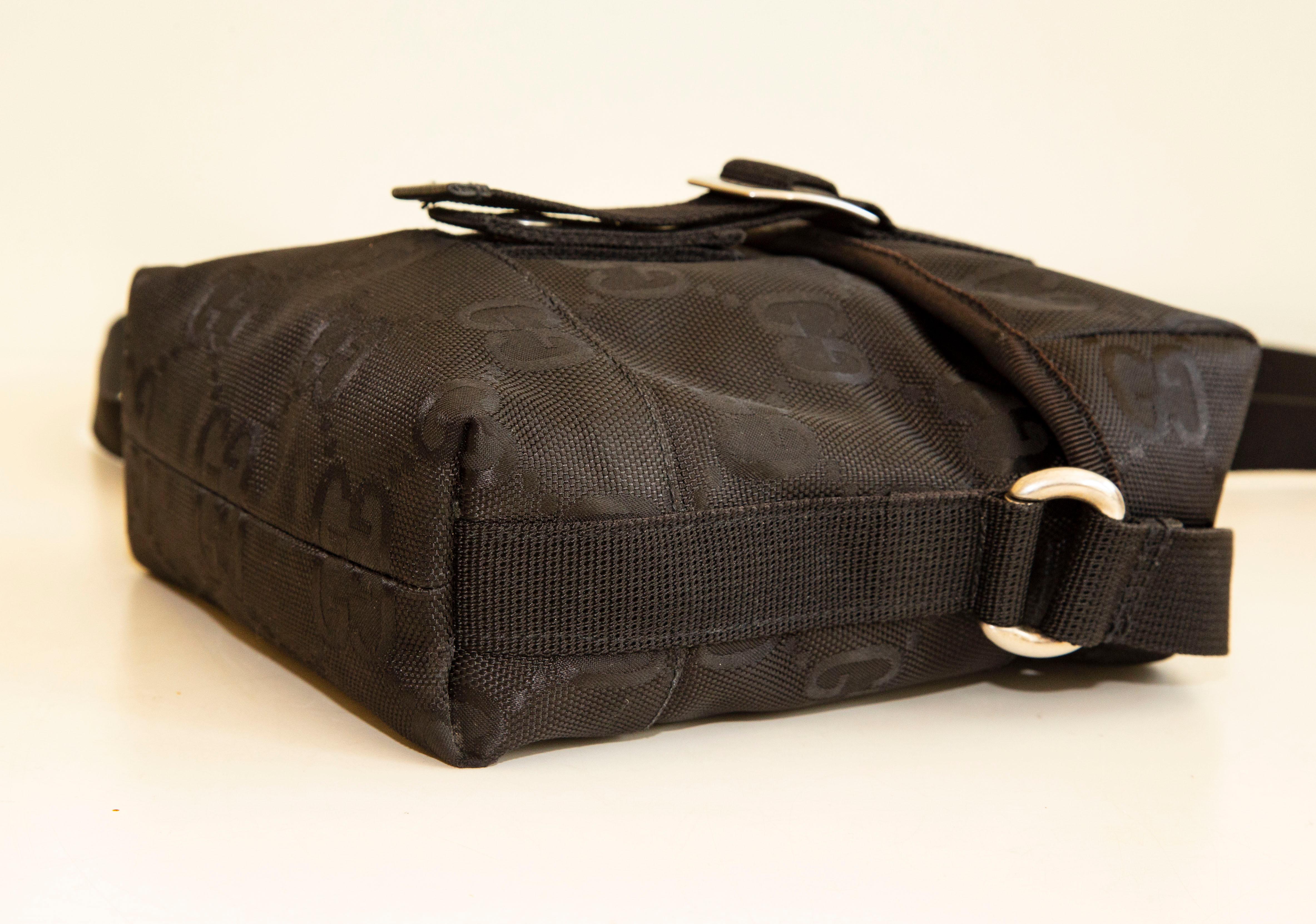 2000s Gucci Black GG Web Nylon Crossbody Bag For Sale 2