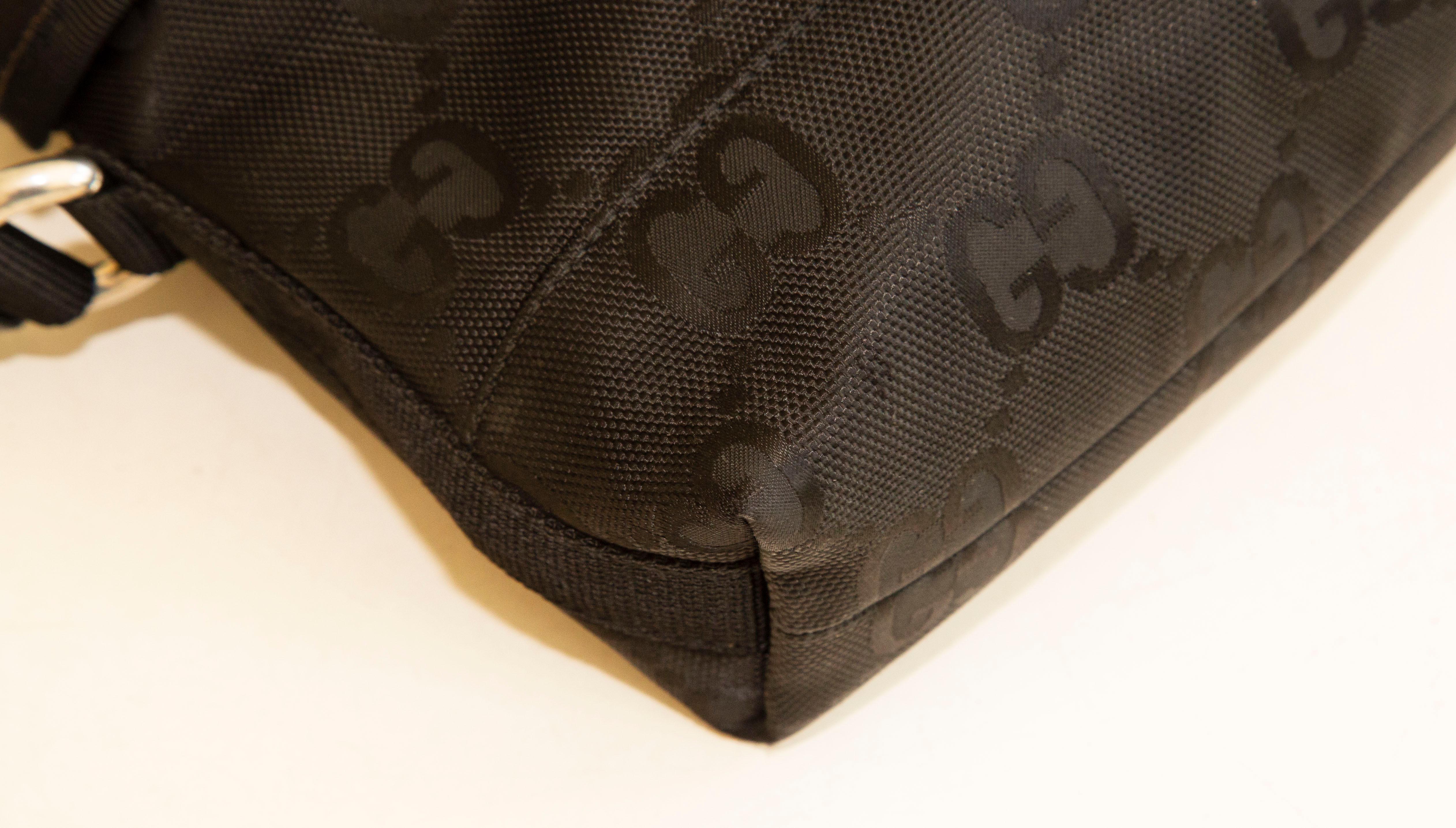 2000s Gucci Black GG Web Nylon Crossbody Bag For Sale 4