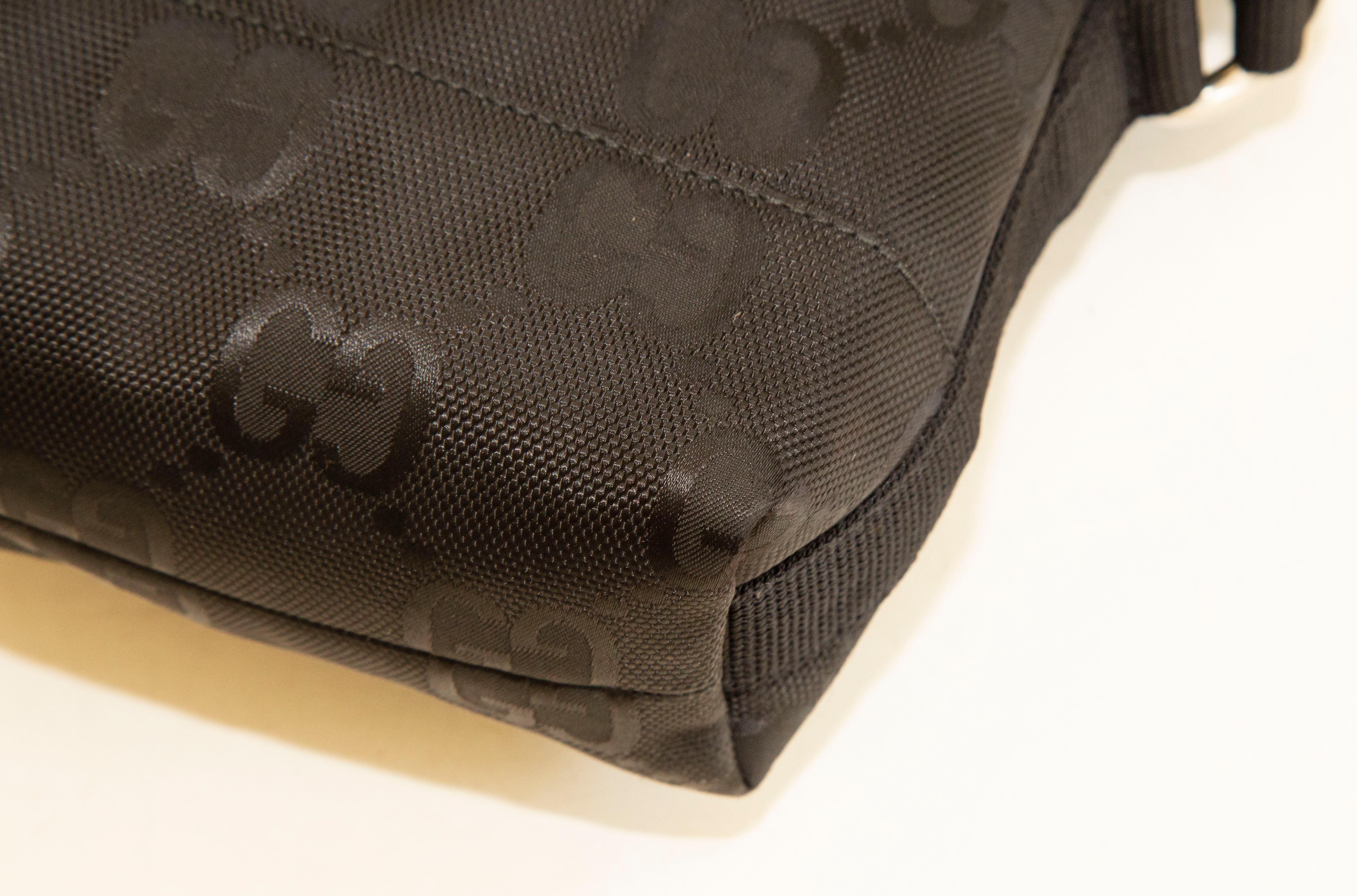 2000s Gucci Black GG Web Nylon Crossbody Bag For Sale 5