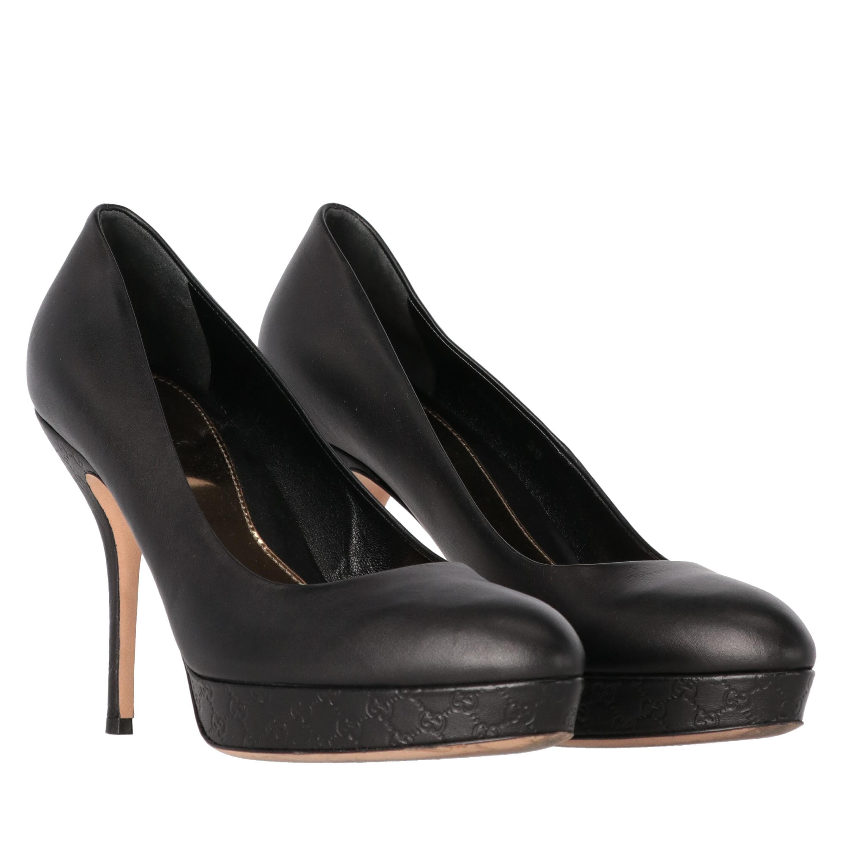 Women's 2000s Gucci Black Leather Pumps