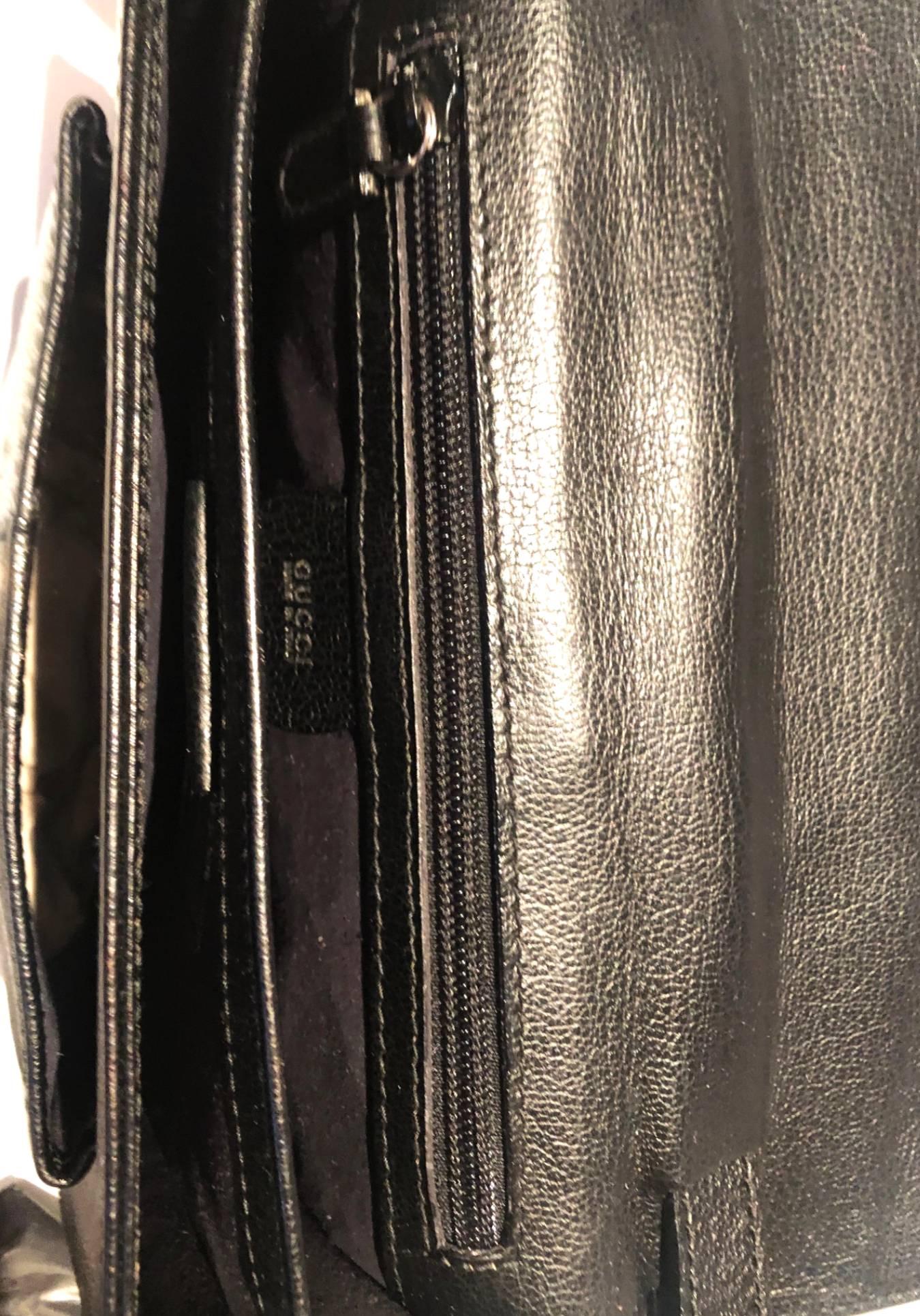 2000s Gucci Black Leather Steel Logo Clutch Wrist Bag 8