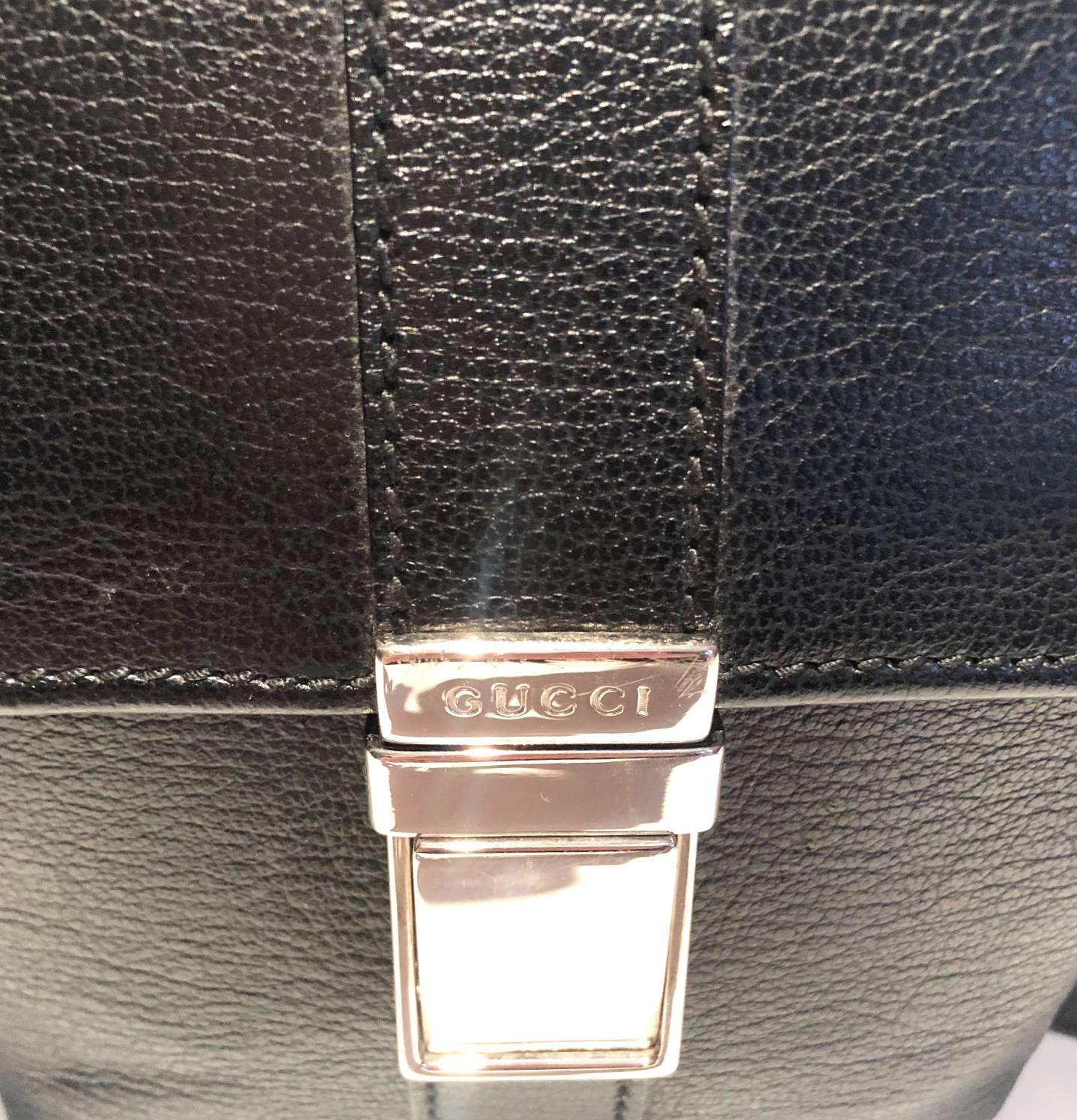 2000s Gucci Black Leather Steel Logo Clutch Wrist Bag 9