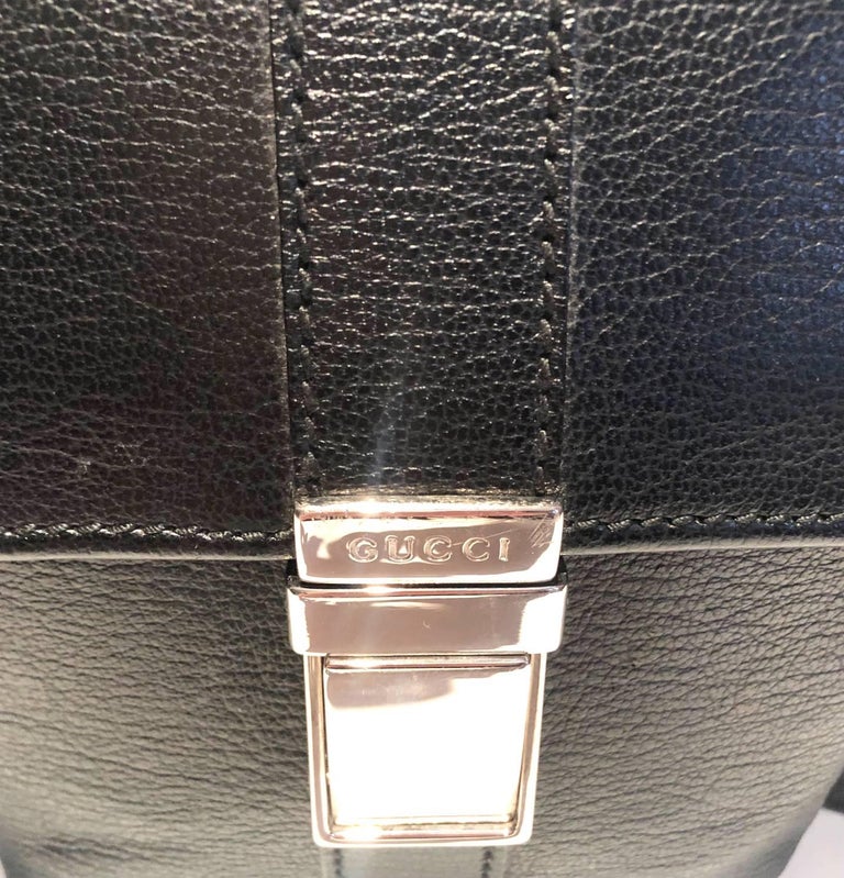 2000s Gucci Black Leather Steel Logo Clutch Wrist Bag For Sale 9