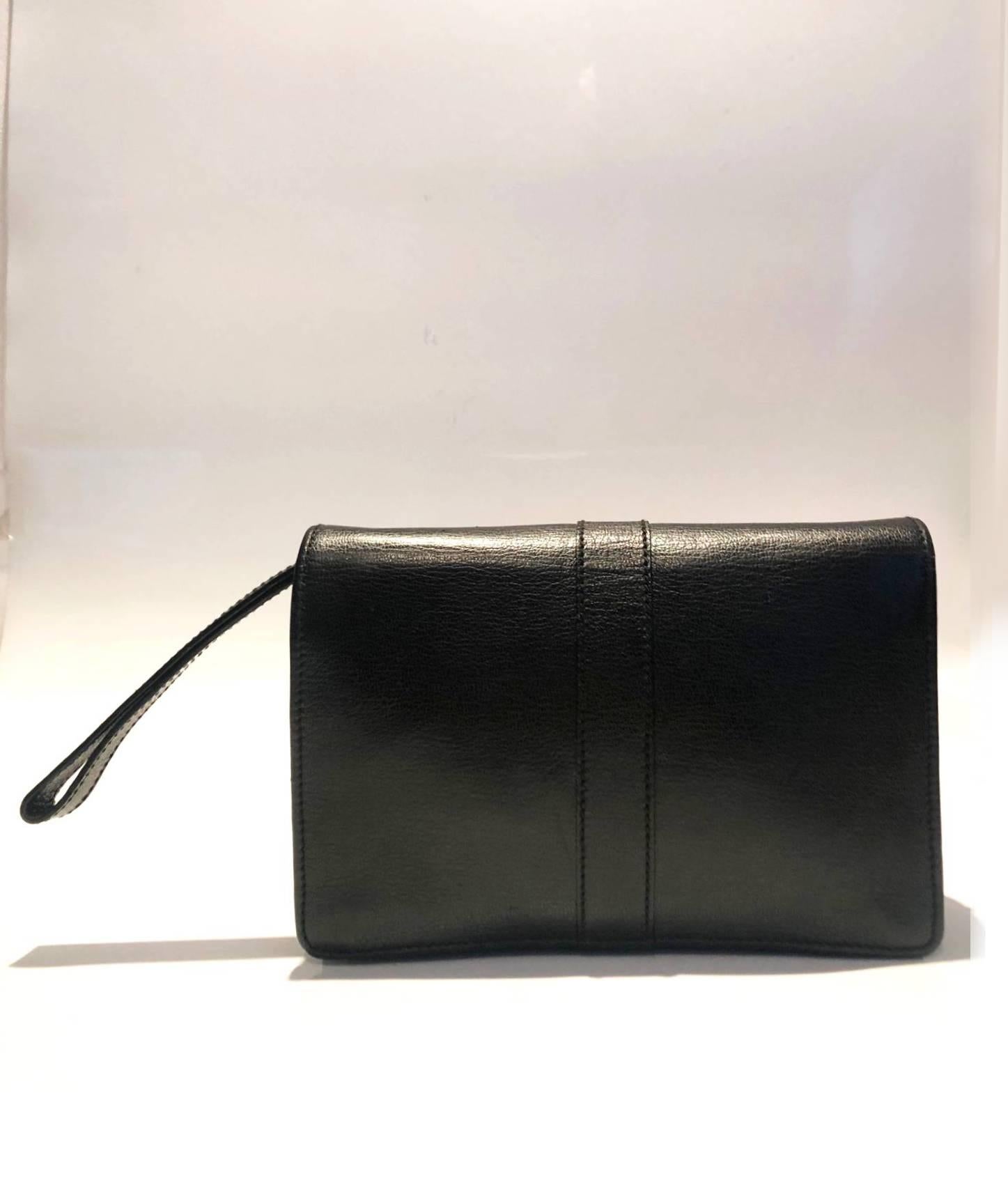 2000s Gucci Black Leather Steel Logo Clutch Wrist Bag In Good Condition In London, GB