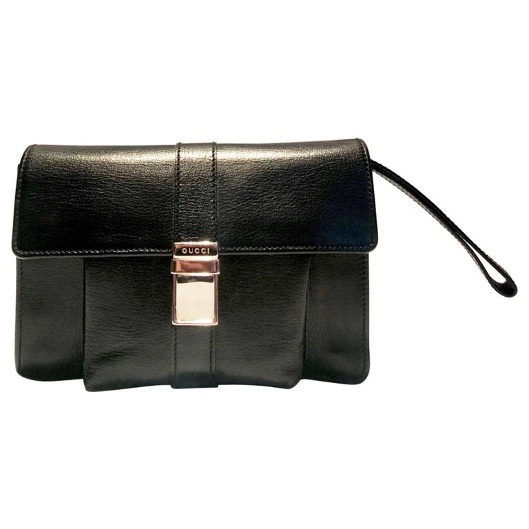 2000s Gucci Black Leather Steel Logo Clutch Wrist Bag For Sale