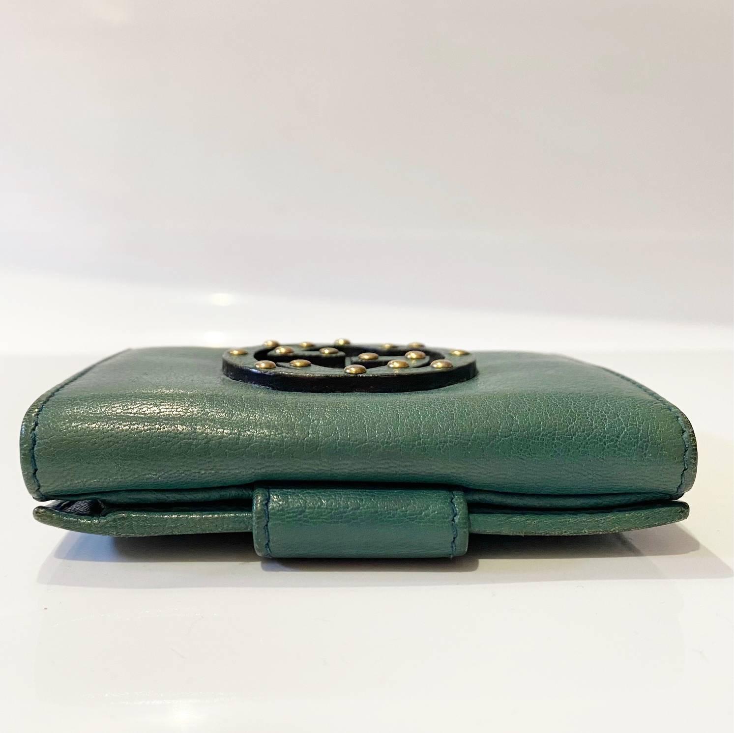 2000's Gucci Blondie Green leather wallet,  front stud logo, coin compartment with button closure, several card and note compartment, Made in Italy  This luxurious leather wallet is designed for maximum durability and organization. With its secure
