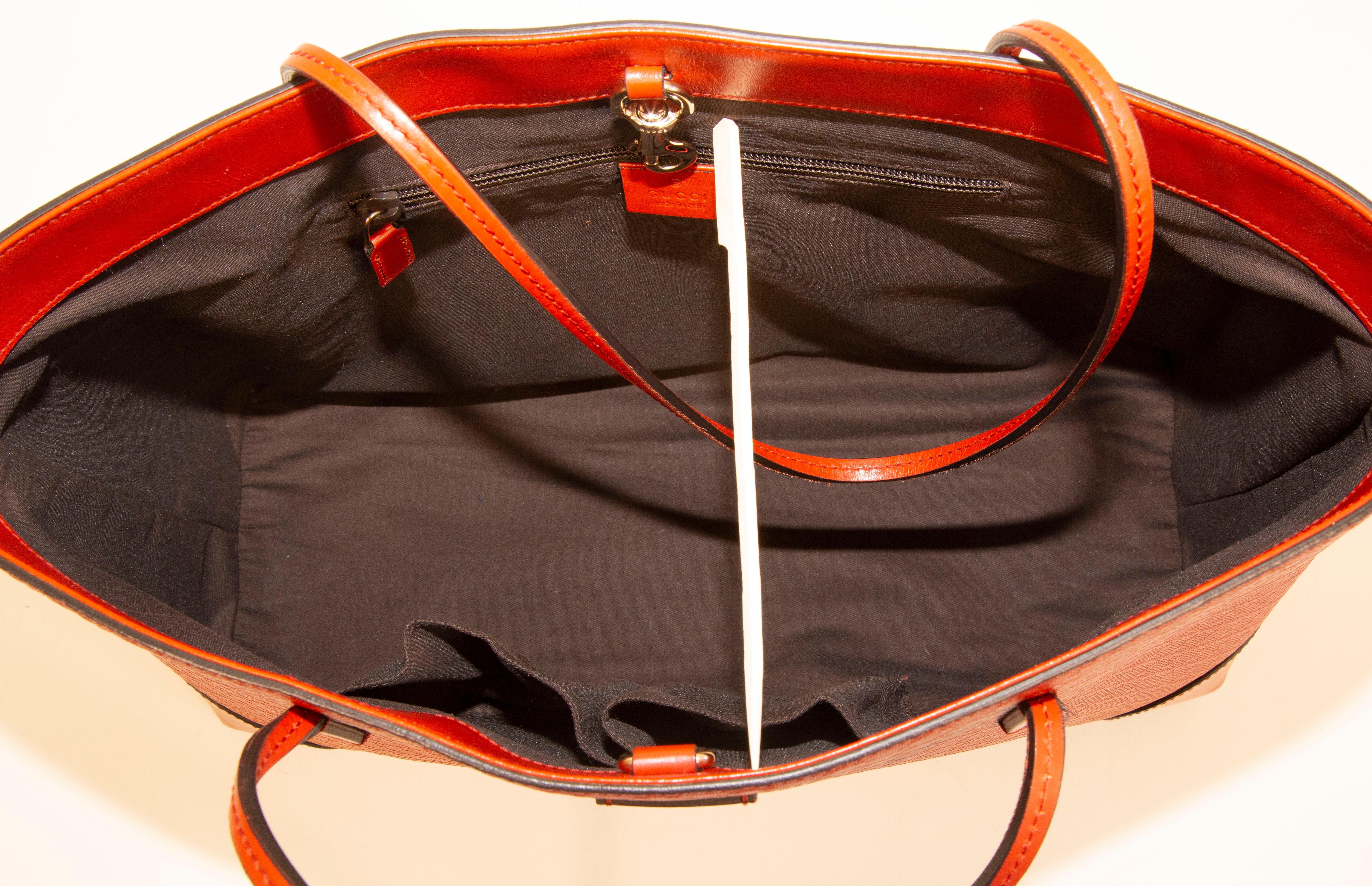 2000s Gucci Bright Red Diamante Leather Tote Bag For Sale 13