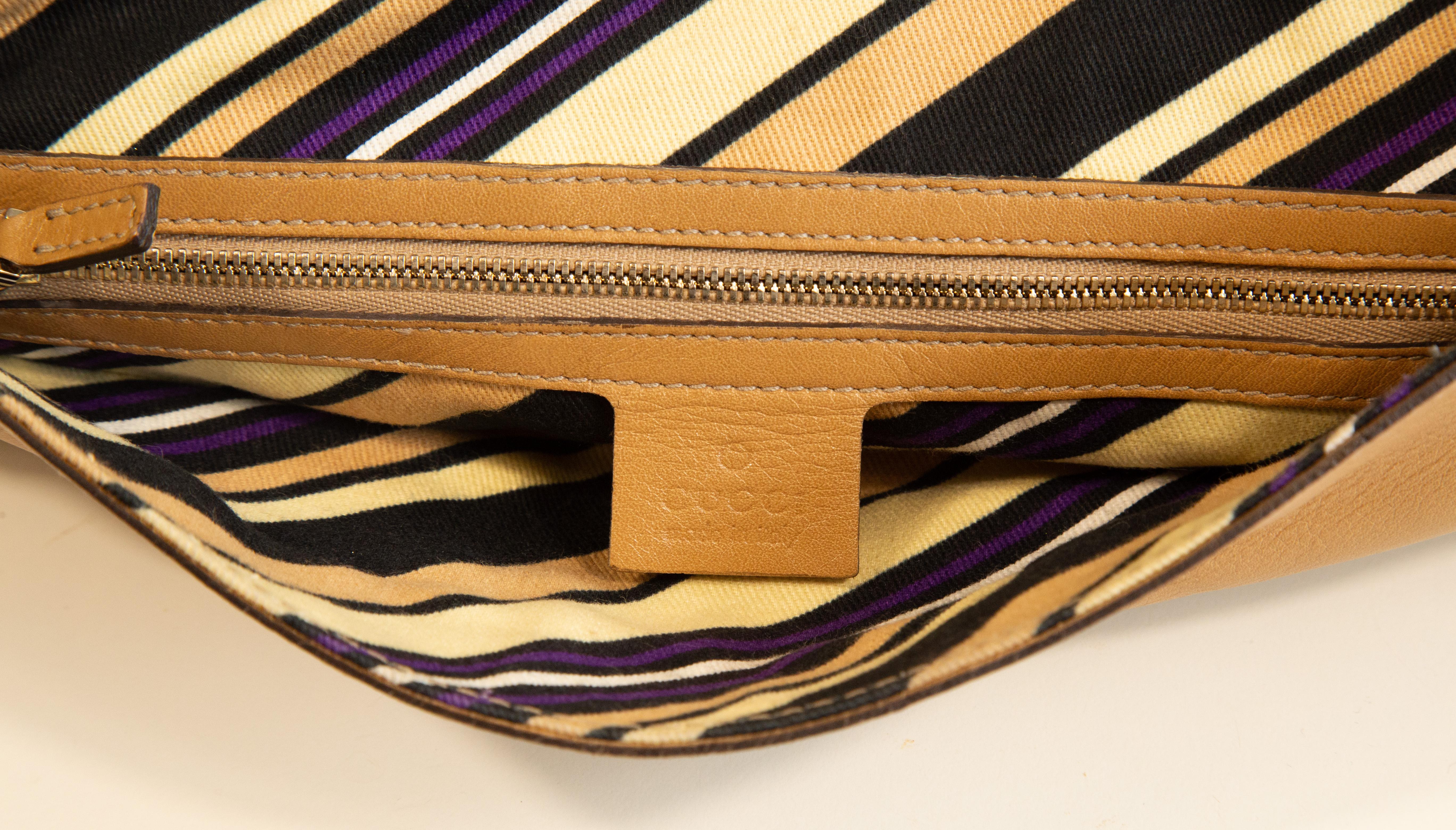 2000s Gucci Britt Beige Leather Shoulder Bag/Top Handle Bag en vente 6