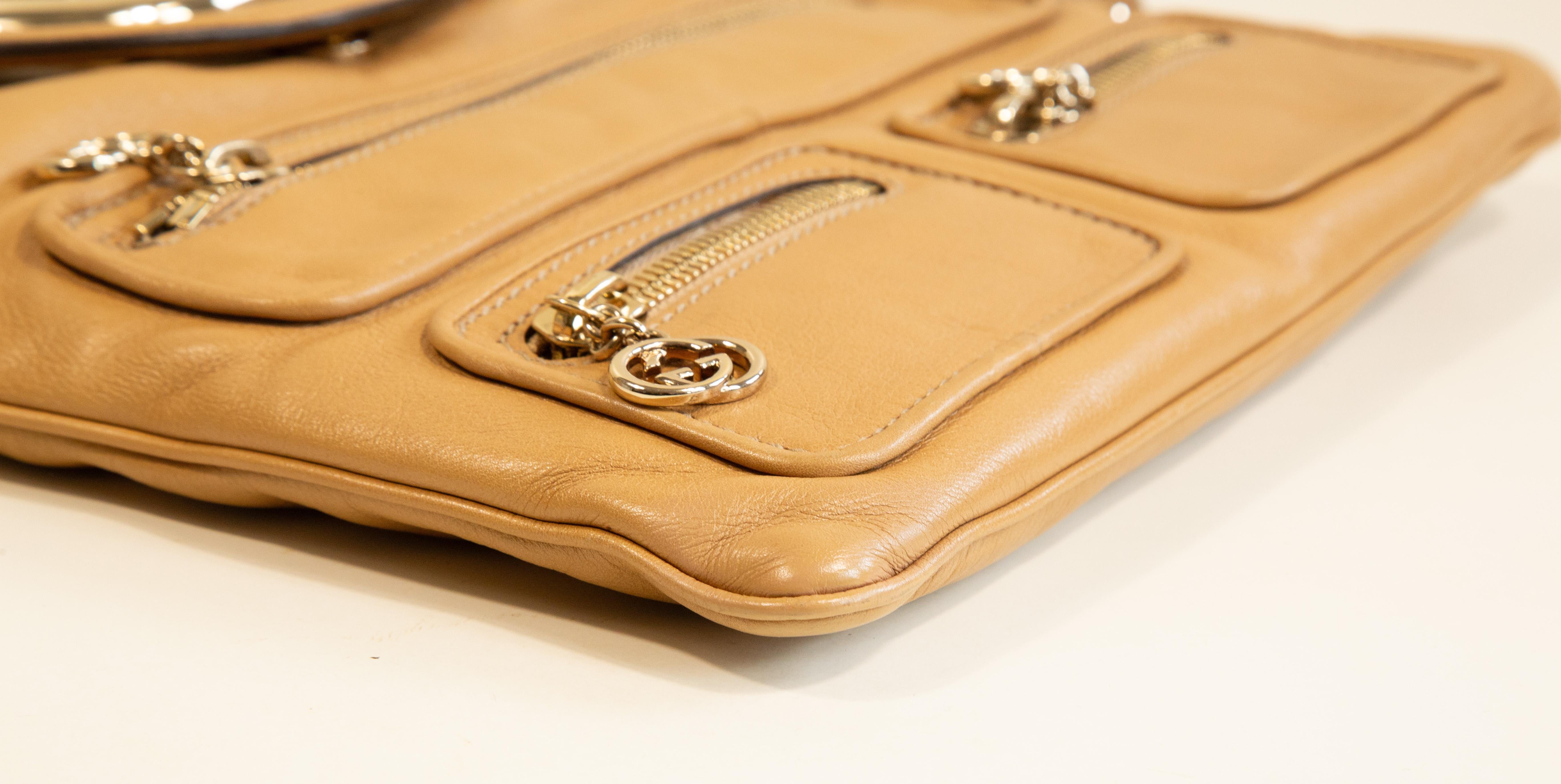 2000s Gucci Britt Beige Leather Shoulder Bag/Top Handle Bag en vente 5