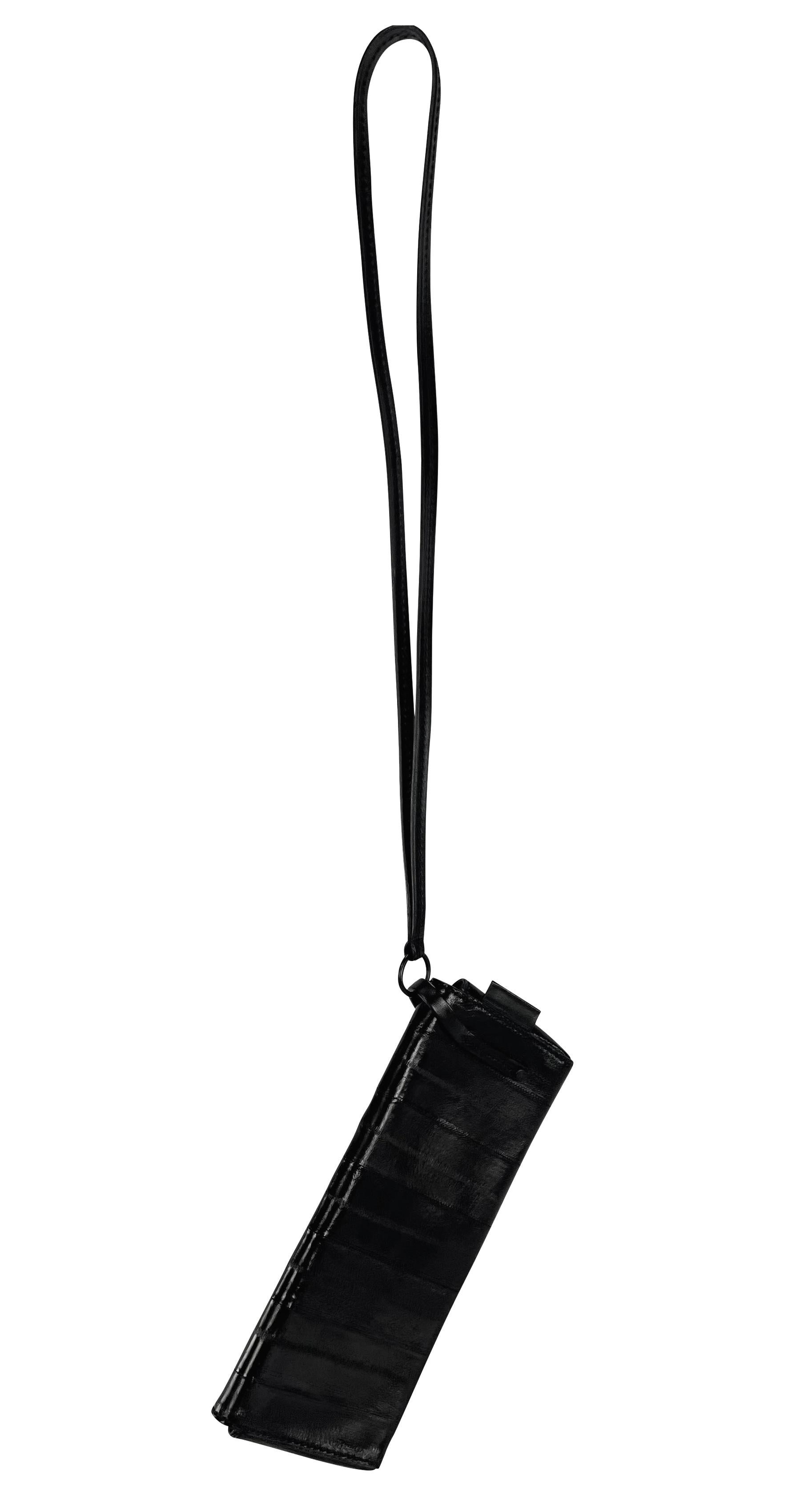 2000s Gucci by Tom Ford Black Genuine Eel Skin Small Wristlet Strap Clutch Bag For Sale 1