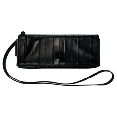 Pochette anni 2000 Gucci by Tom Ford in vera pelle di anguilla nera con cinturino da polso piccolo