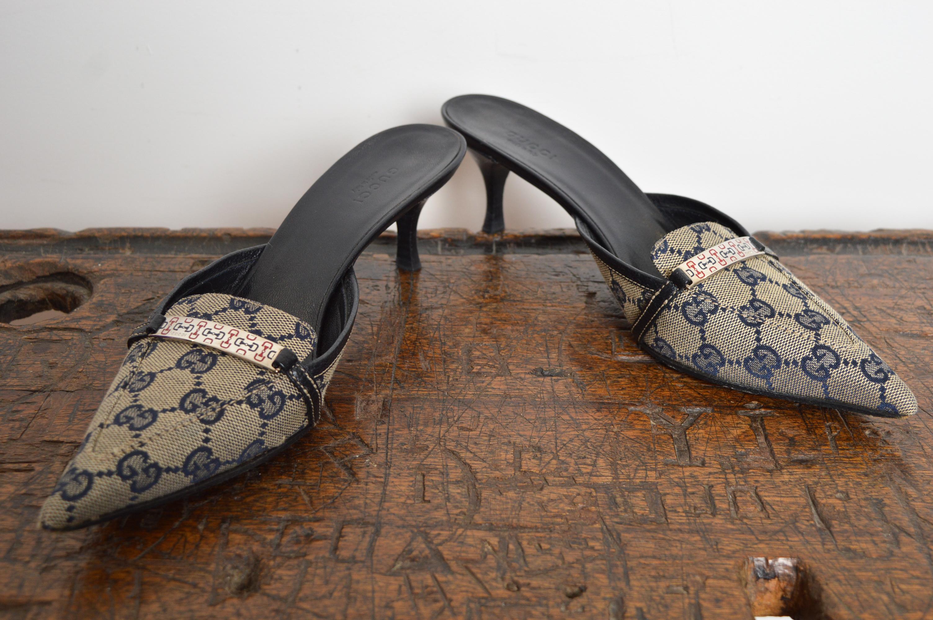 2000’s GUCCI by TOM FORD Blue GG Monogram canvas pointed Kitten Toe Heels Mules For Sale 5