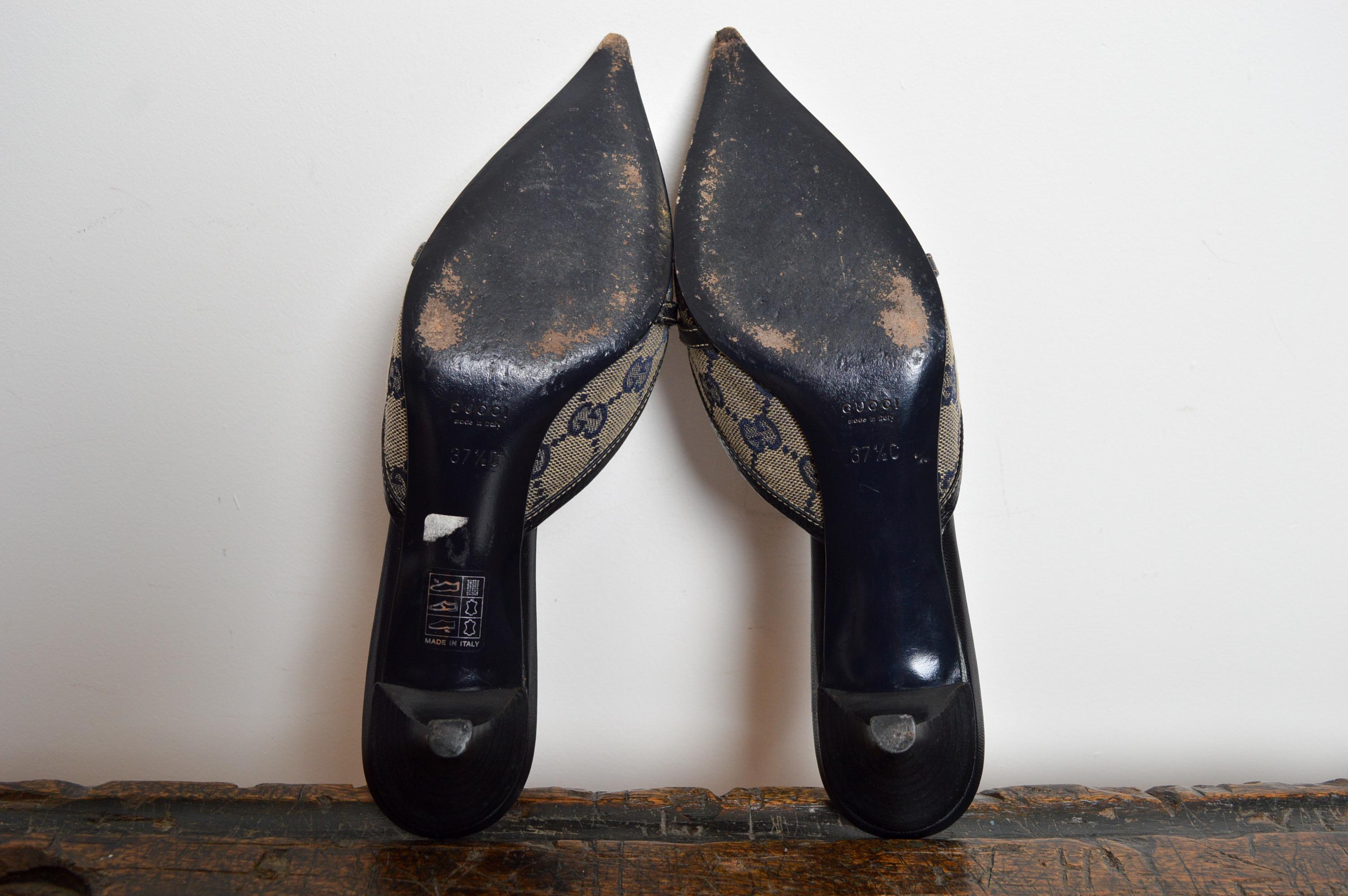 2000’s GUCCI by TOM FORD Blue GG Monogram canvas pointed Kitten Toe Heels Mules For Sale 6