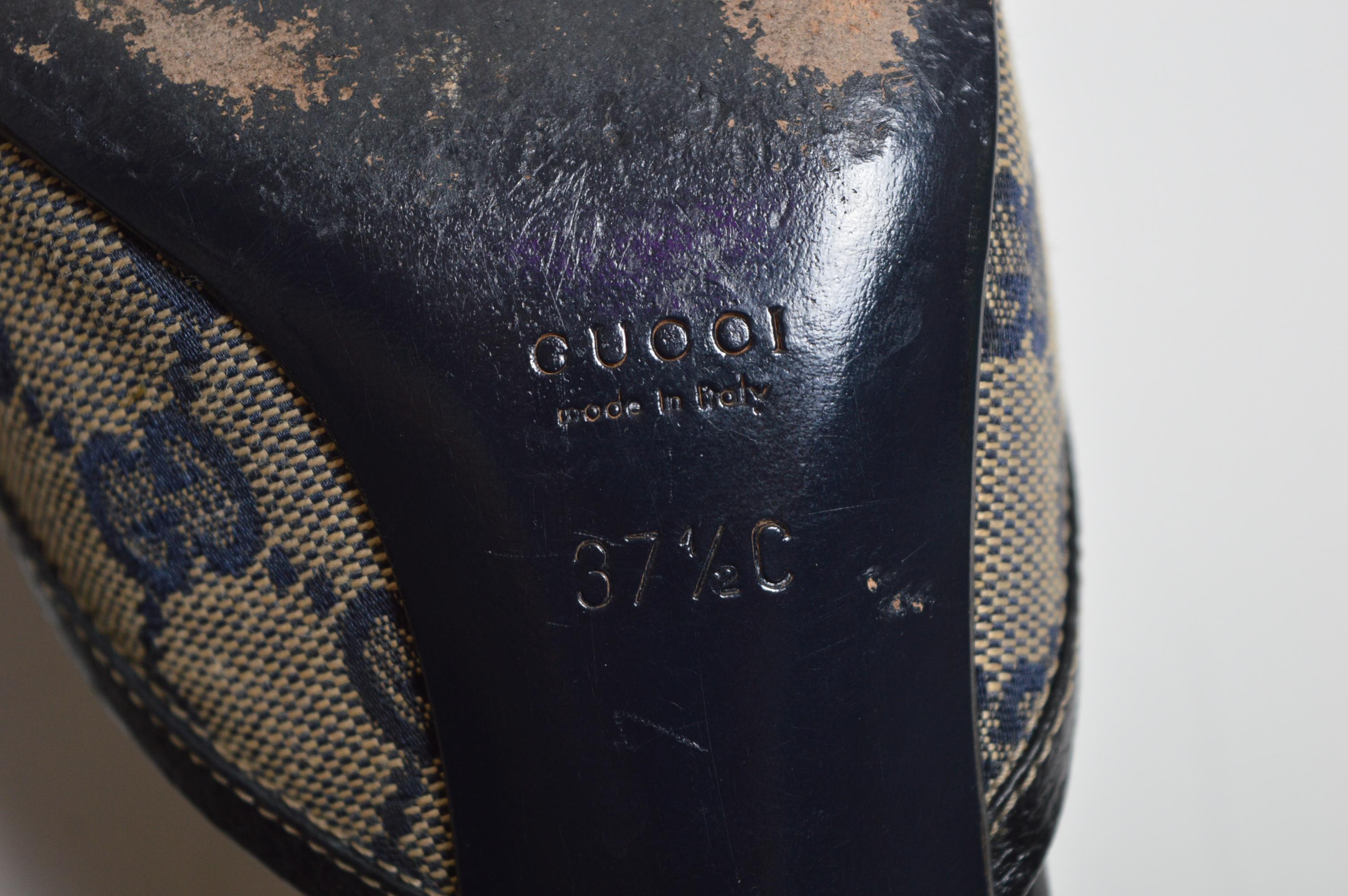 2000’s GUCCI by TOM FORD Blue GG Monogram canvas pointed Kitten Toe Heels Mules For Sale 7