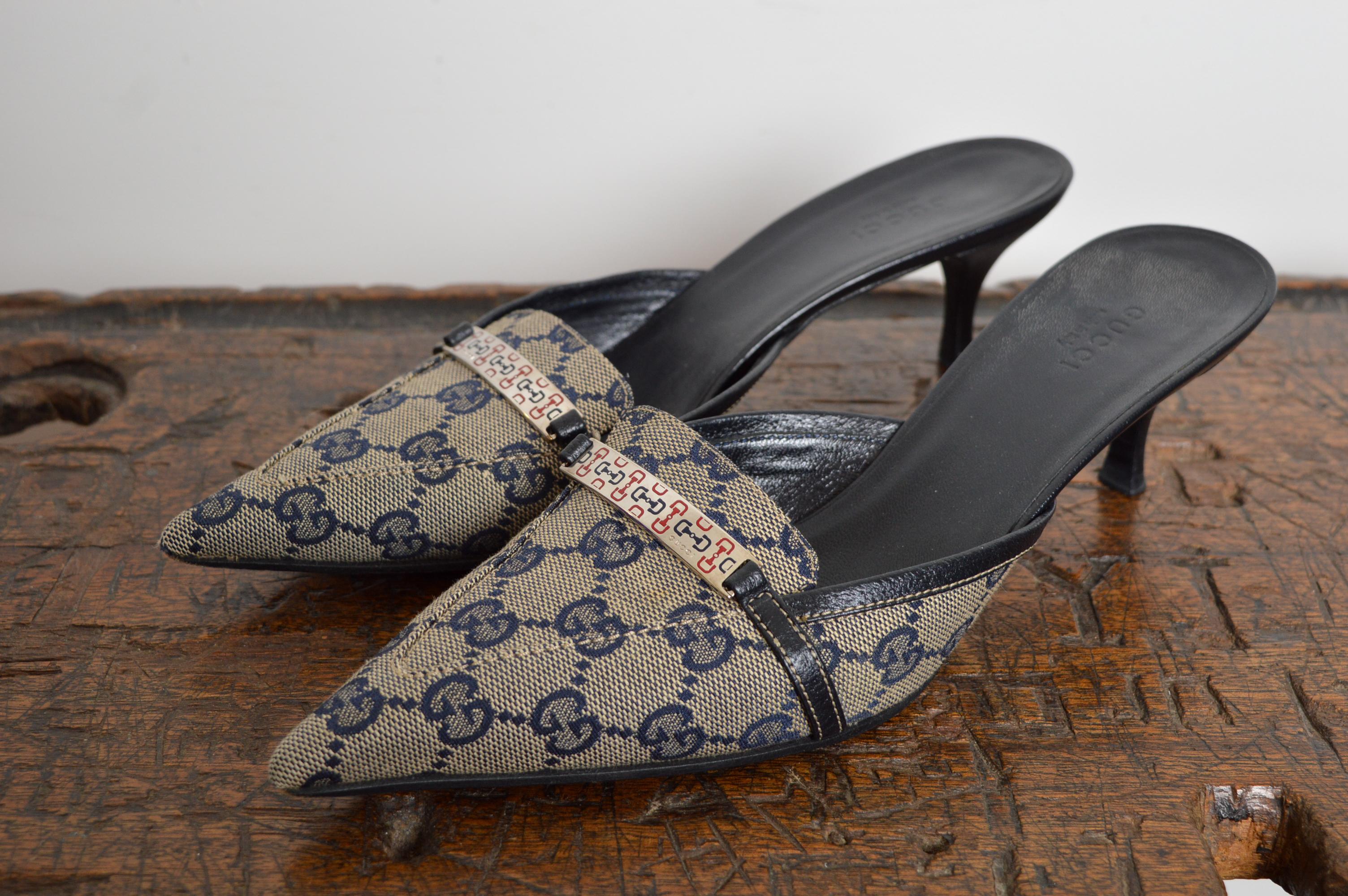 2000’s GUCCI by TOM FORD Blue GG Monogram canvas pointed Kitten Toe Heels Mules In Good Condition For Sale In Sheffield, GB