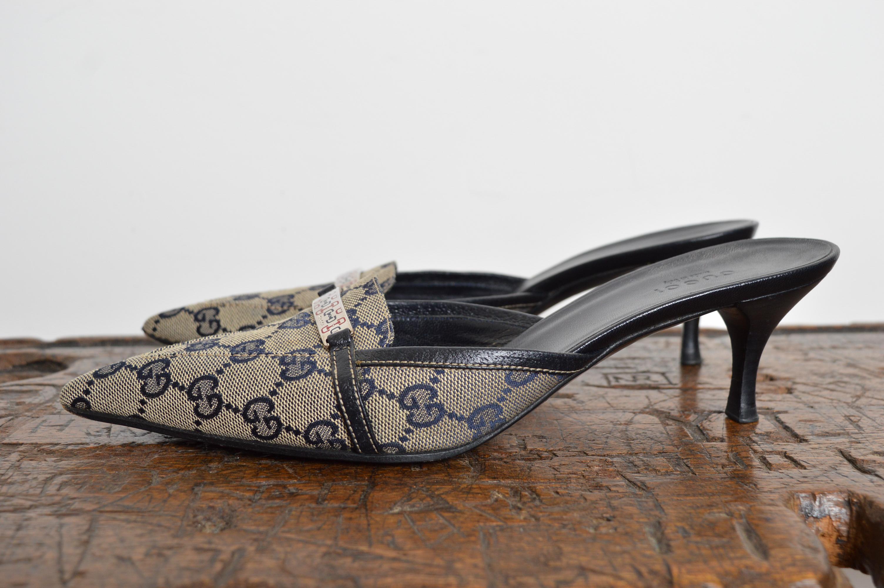 Women's 2000’s GUCCI by TOM FORD Blue GG Monogram canvas pointed Kitten Toe Heels Mules For Sale