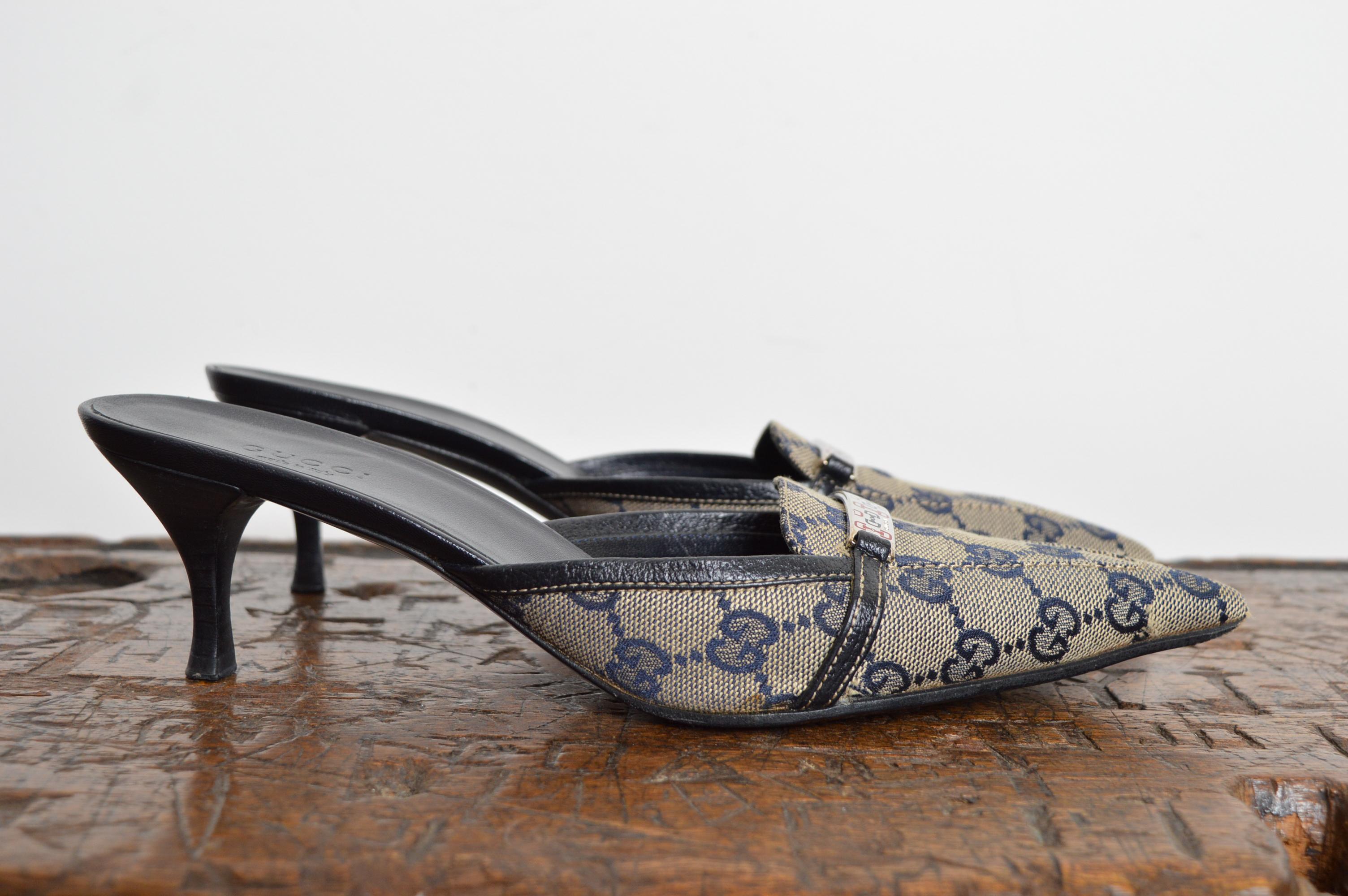 2000’s GUCCI by TOM FORD Blue GG Monogram canvas pointed Kitten Toe Heels Mules For Sale 1