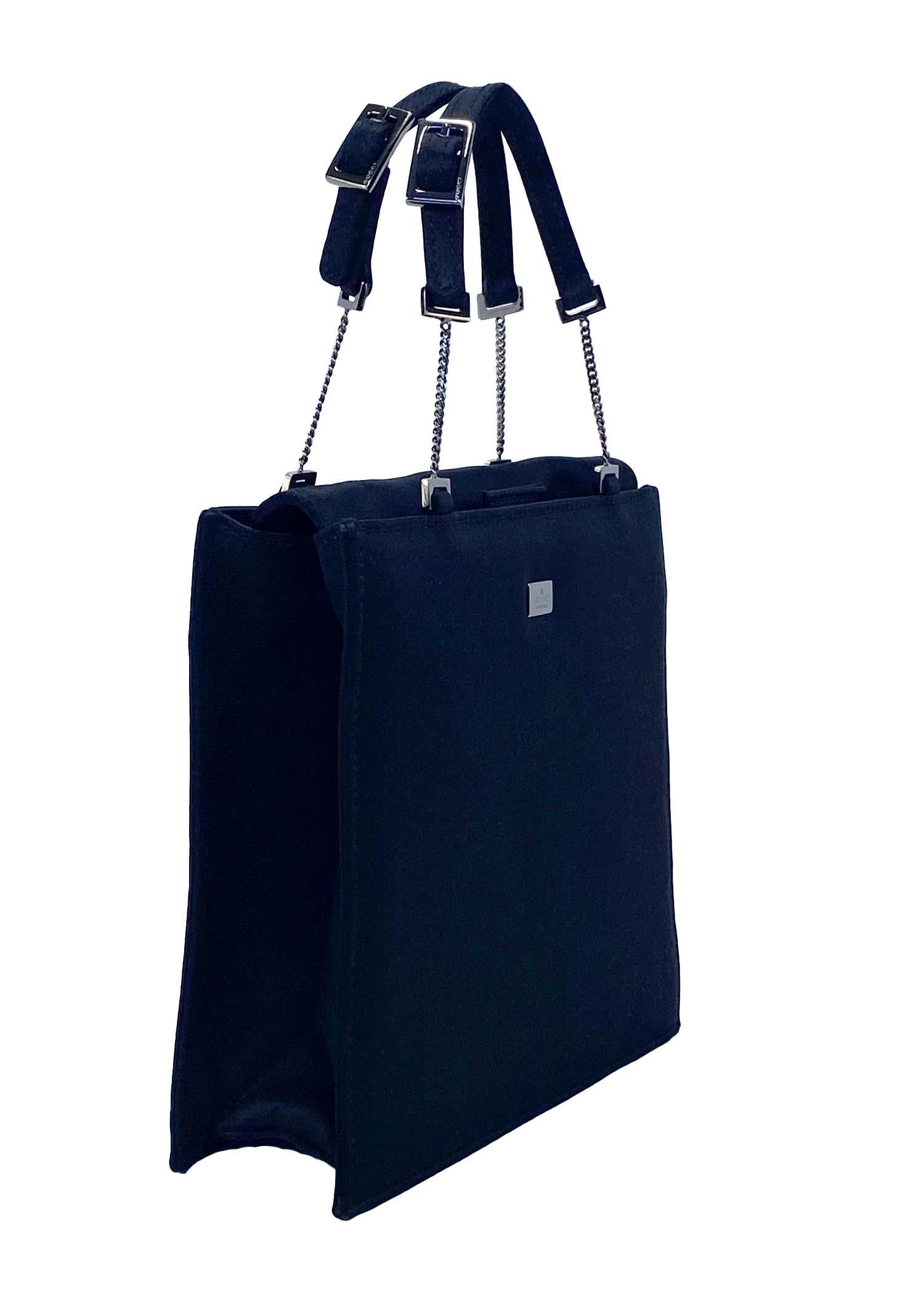 2000er Gucci by Tom Ford Mini Abendtasche aus schwarzer Seide und Satin mit quadratischem Ketten-Logo Y2K (Schwarz) im Angebot