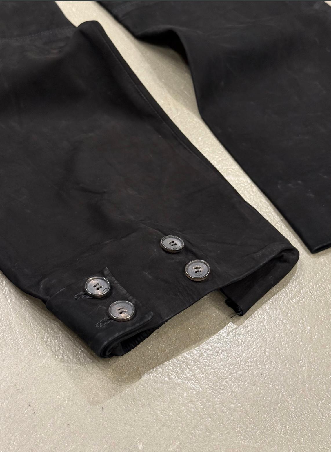 2000er Gucci by Tom Ford getäfelte Moto-Lederhose im Angebot 1