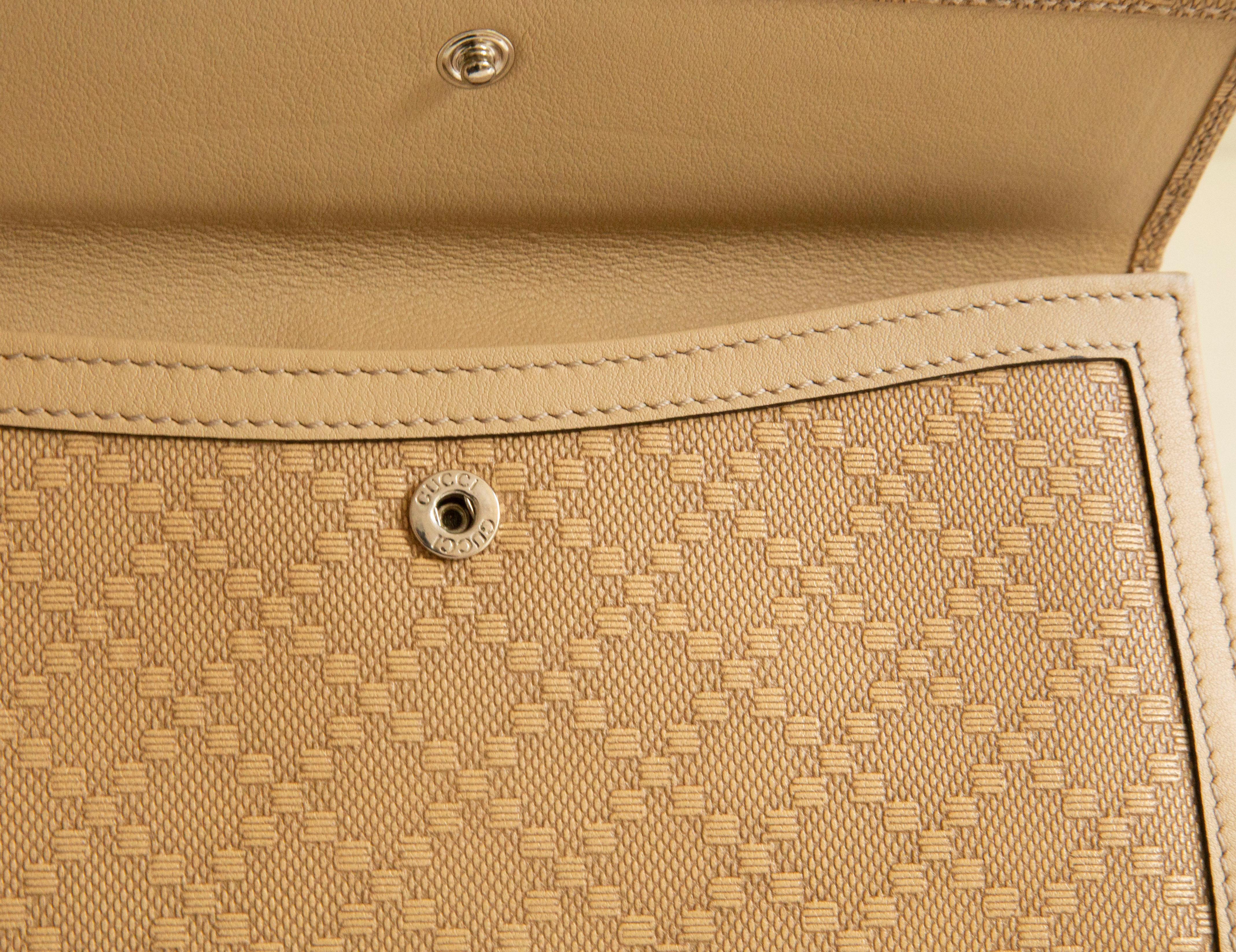 2000s Gucci Continental Wallet in Beige Fabric For Sale 6