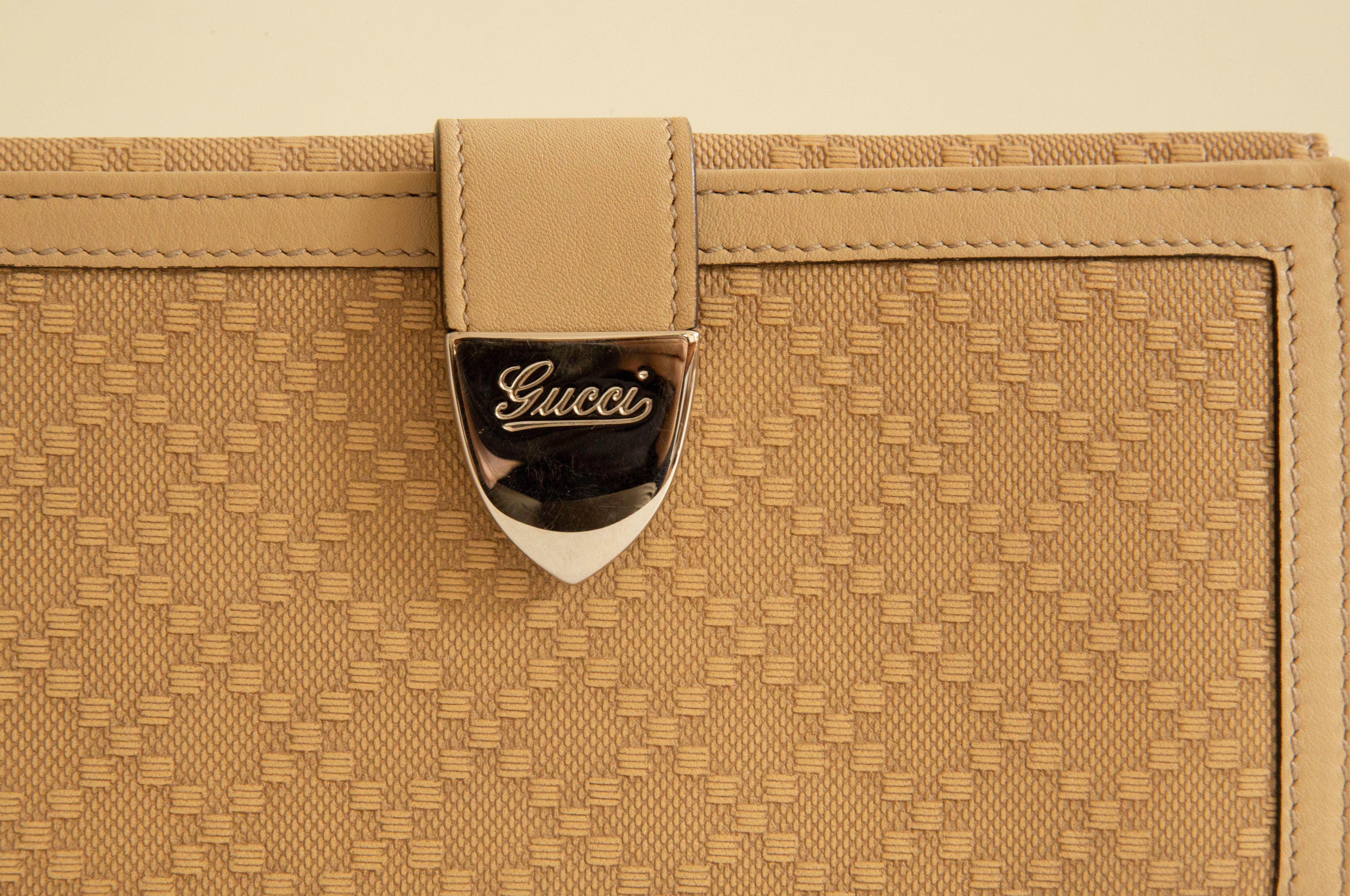 2000s Gucci Continental Wallet in Beige Fabric For Sale 7