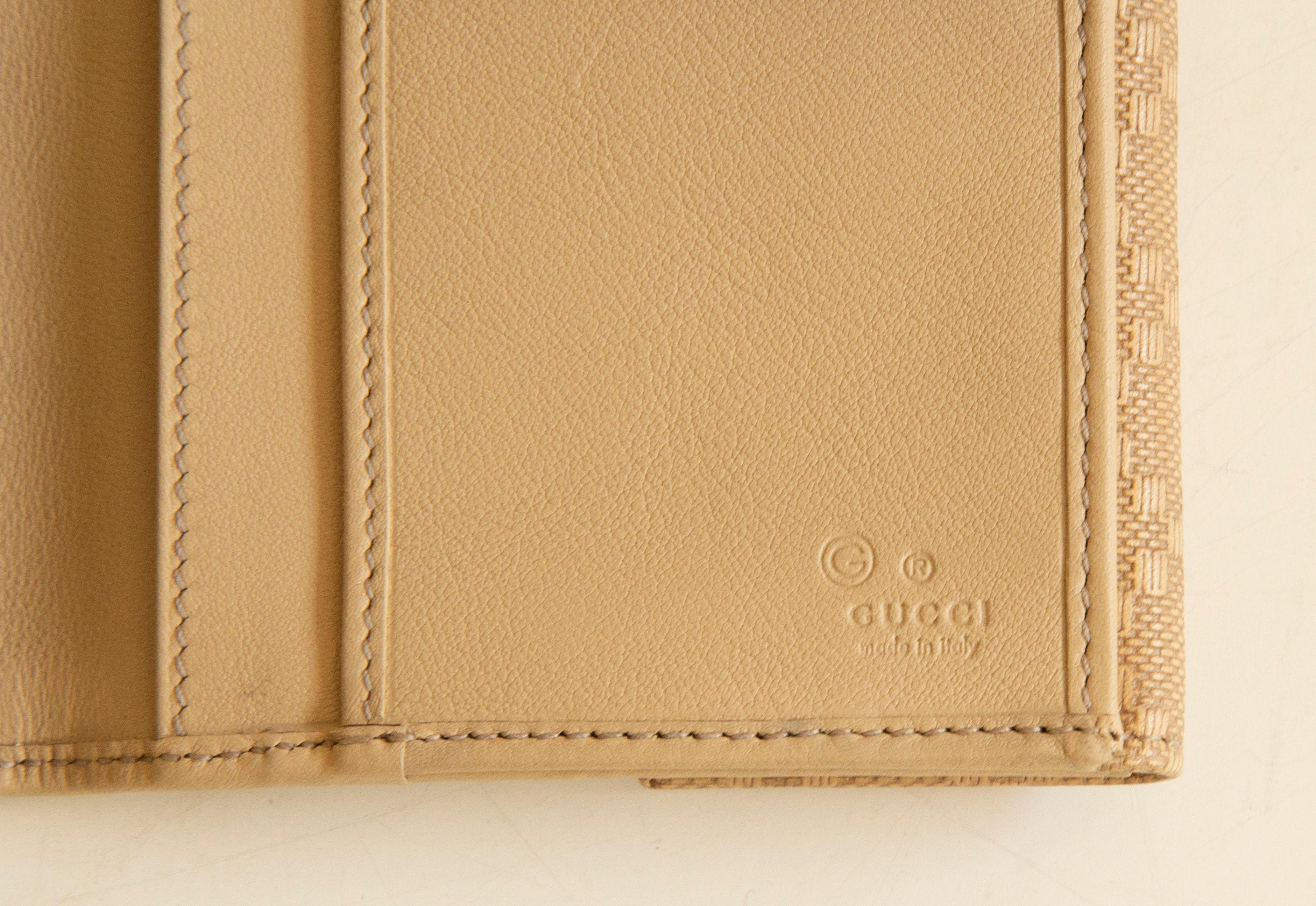 2000s Gucci Continental Wallet in Beige Fabric For Sale 2