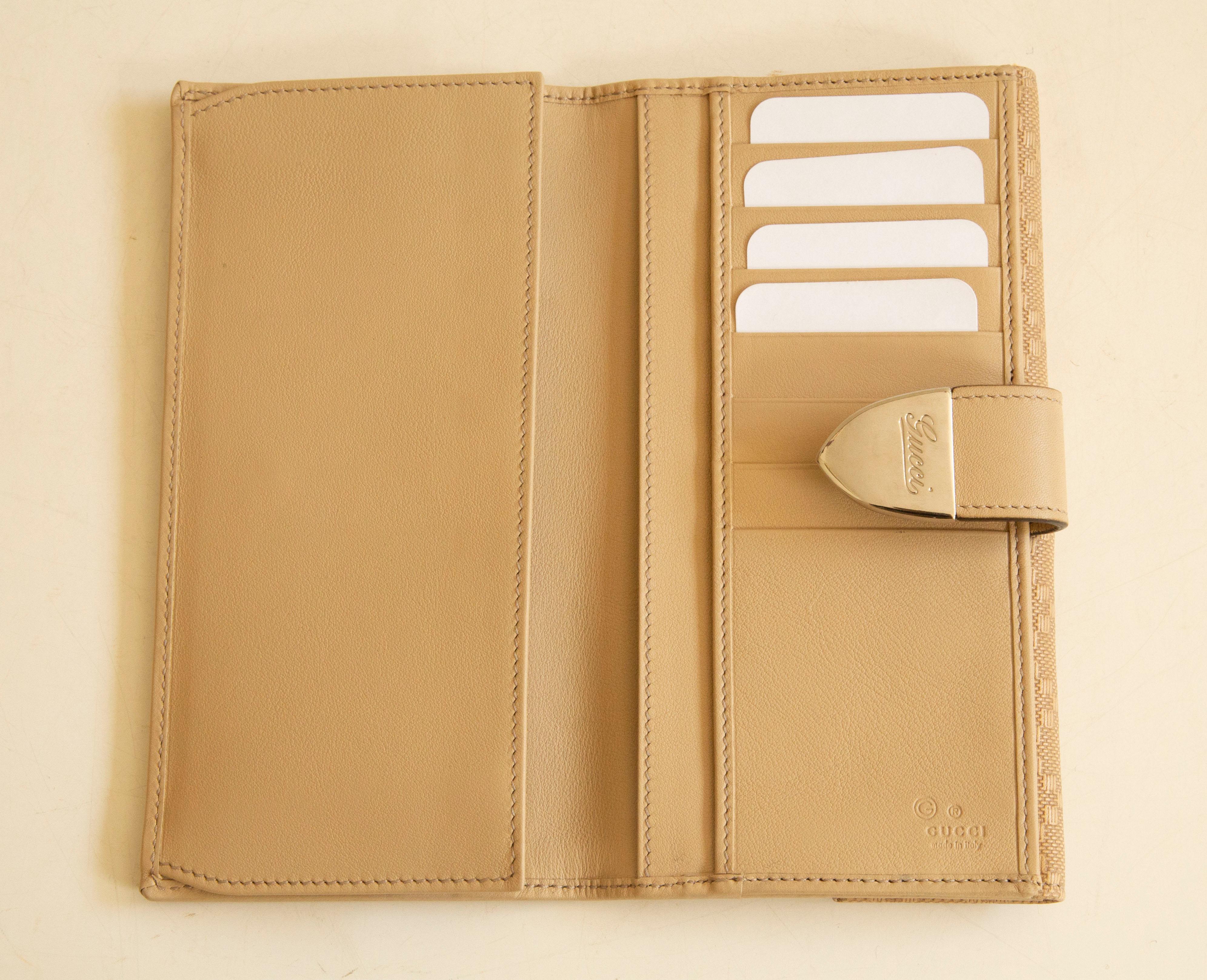 2000s Gucci Continental Wallet in Beige Fabric For Sale 3