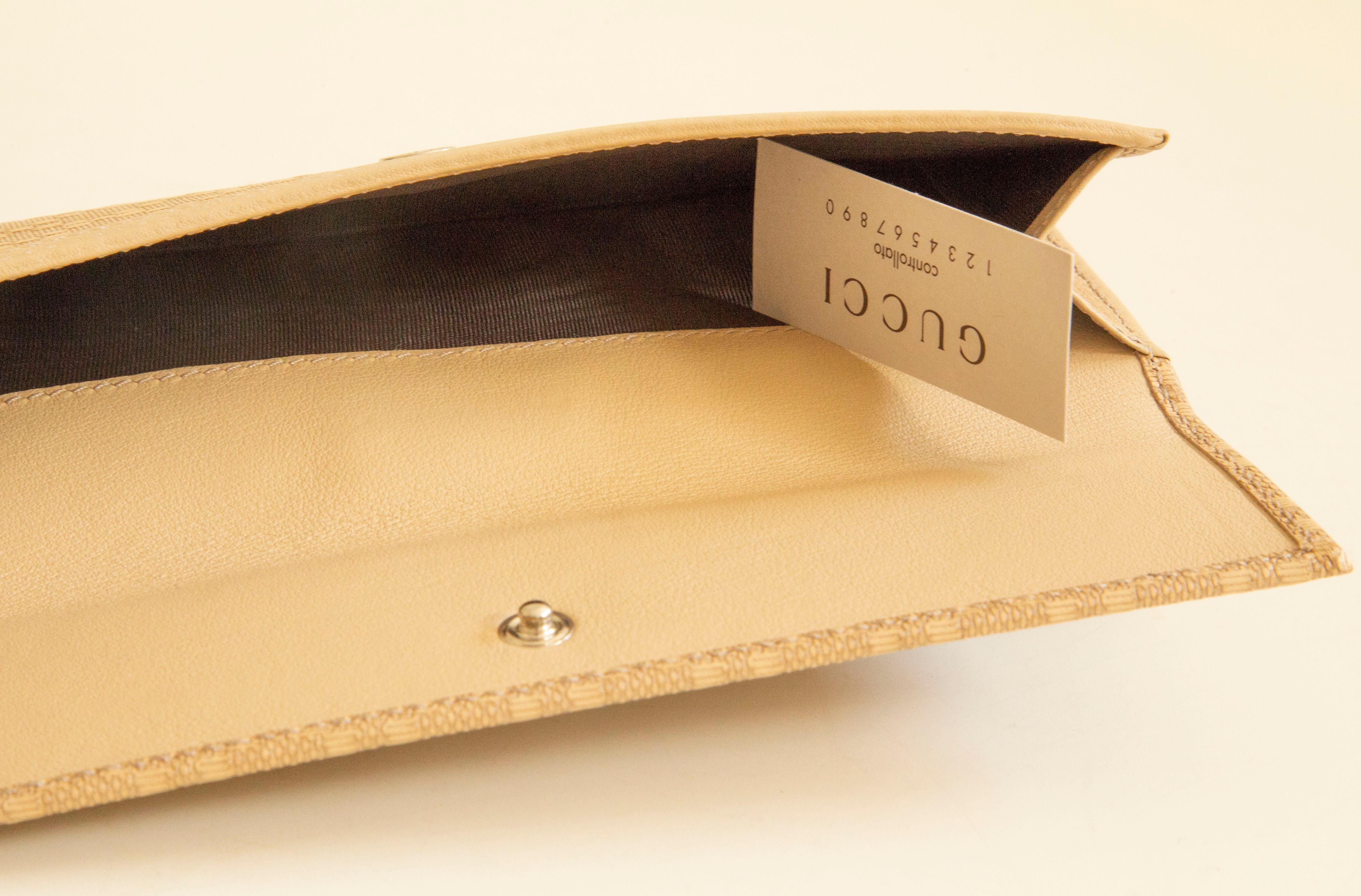 2000s Gucci Continental Wallet in Beige Fabric For Sale 5