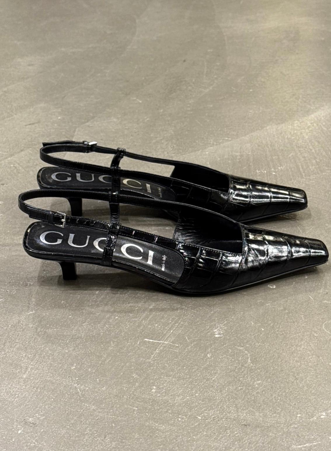 Tacones slingback de cocodrilo repujado Gucci años 2000 en Excelente estado para la venta en Milano, Lombardia
