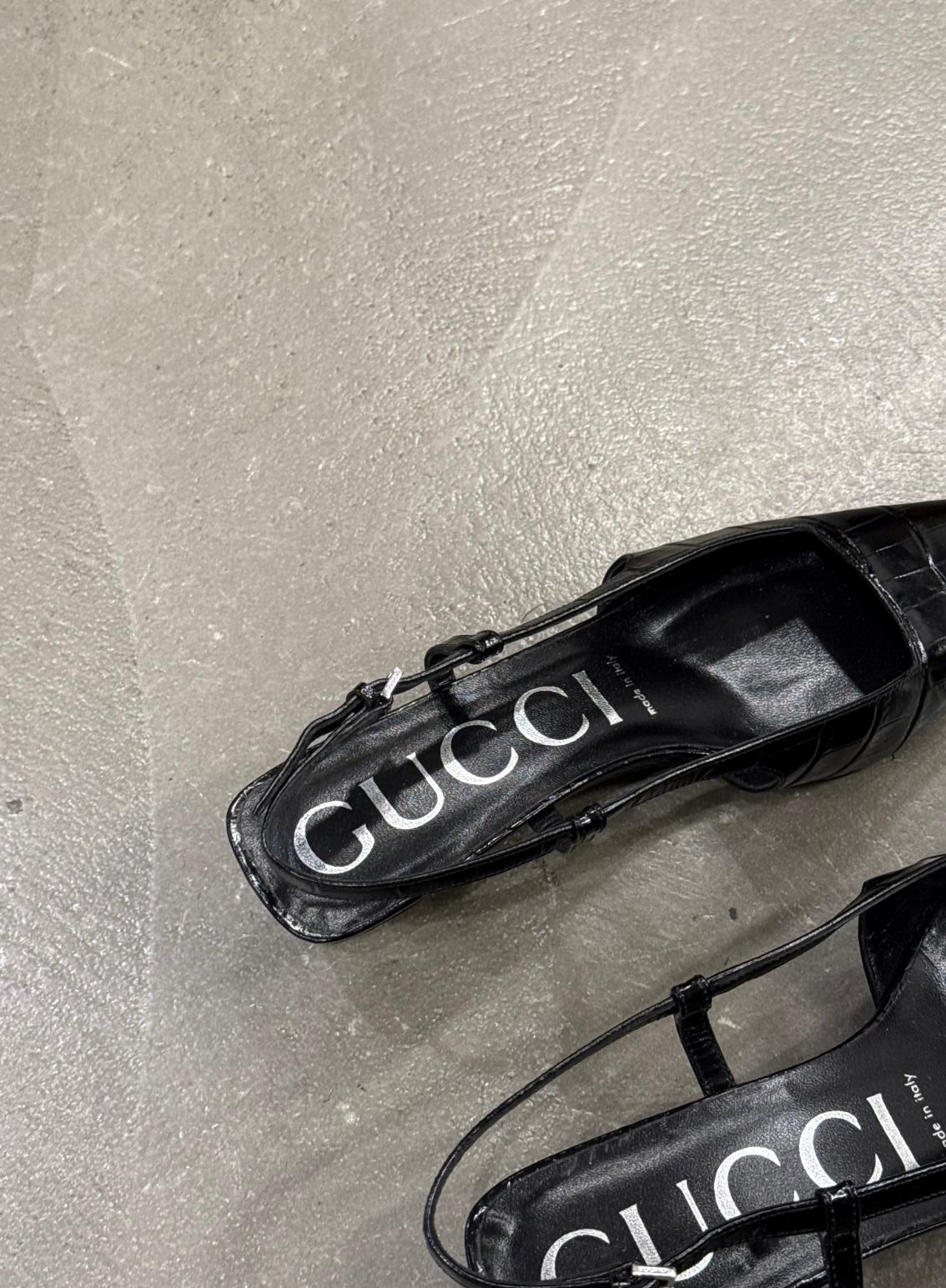 Tacones slingback de cocodrilo repujado Gucci años 2000 en venta 1