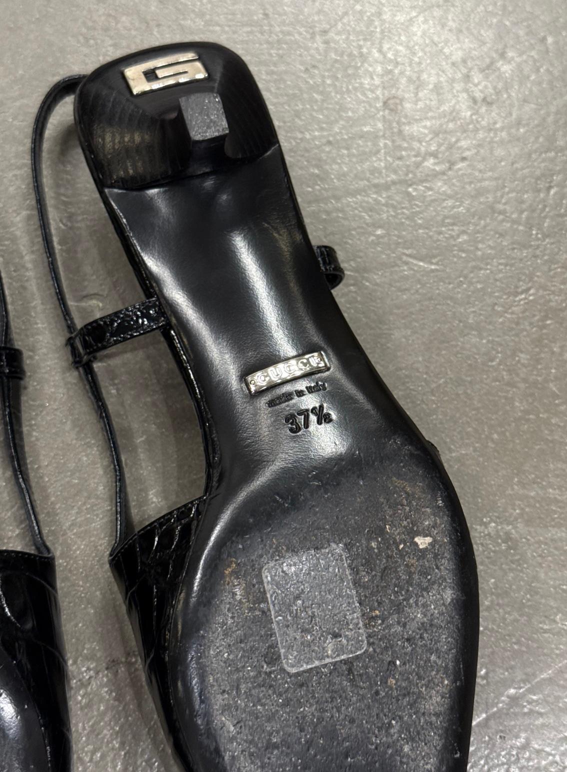 Tacones slingback de cocodrilo repujado Gucci años 2000 en venta 4