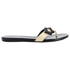 Used 2000s Gucci Flat Thongs Sandals