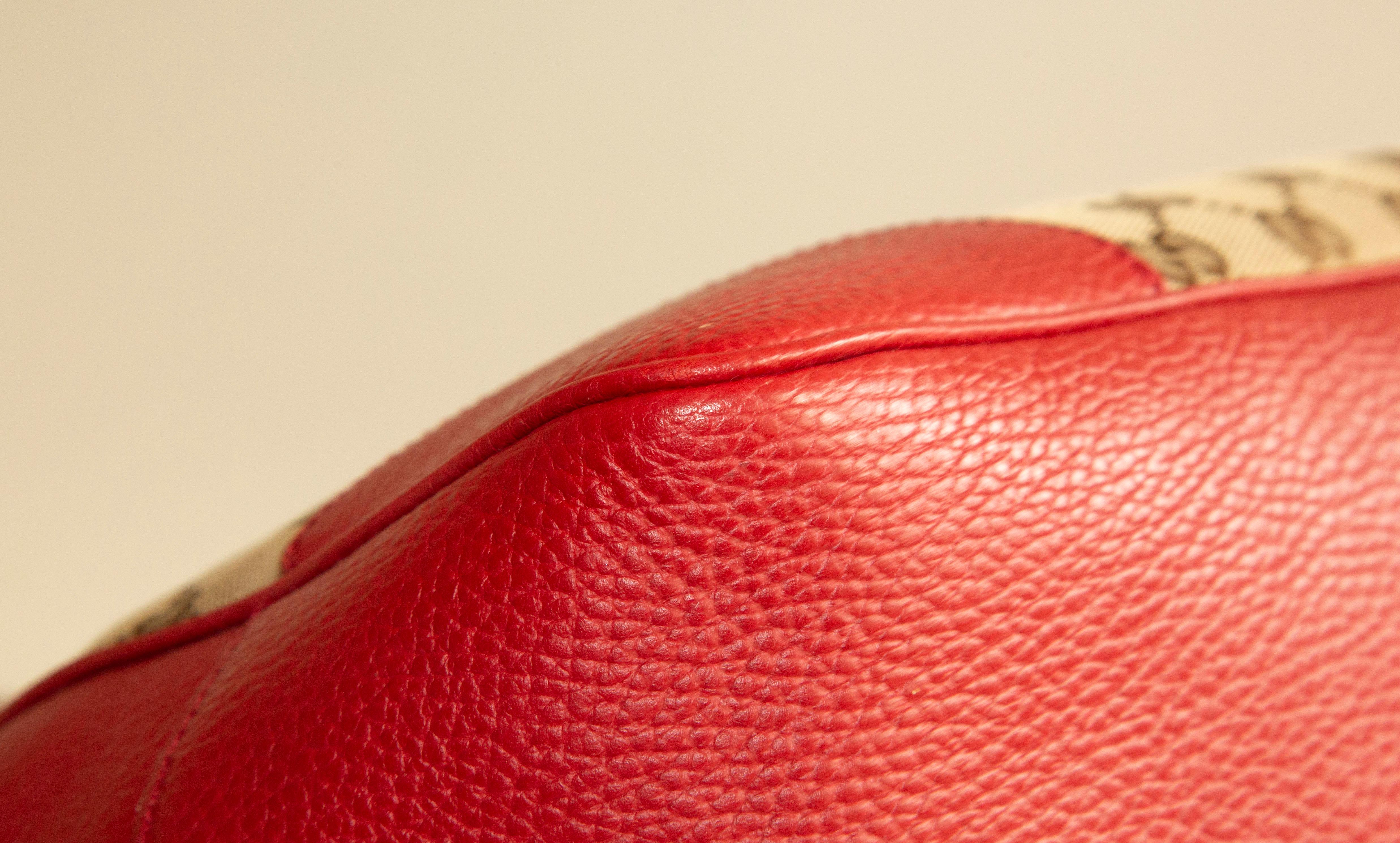 2000s Gucci GG Canvas Red Leather Shoulder Bag For Sale 5