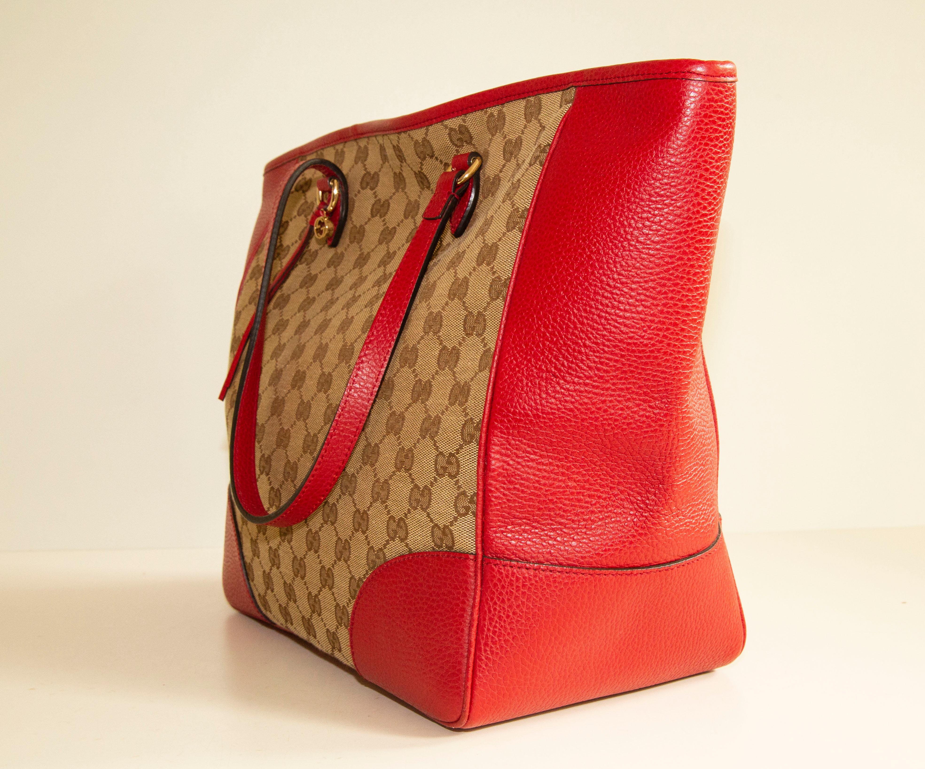 2000s Gucci GG Canvas Red Leather Shoulder Bag In Excellent Condition For Sale In Arnhem, NL