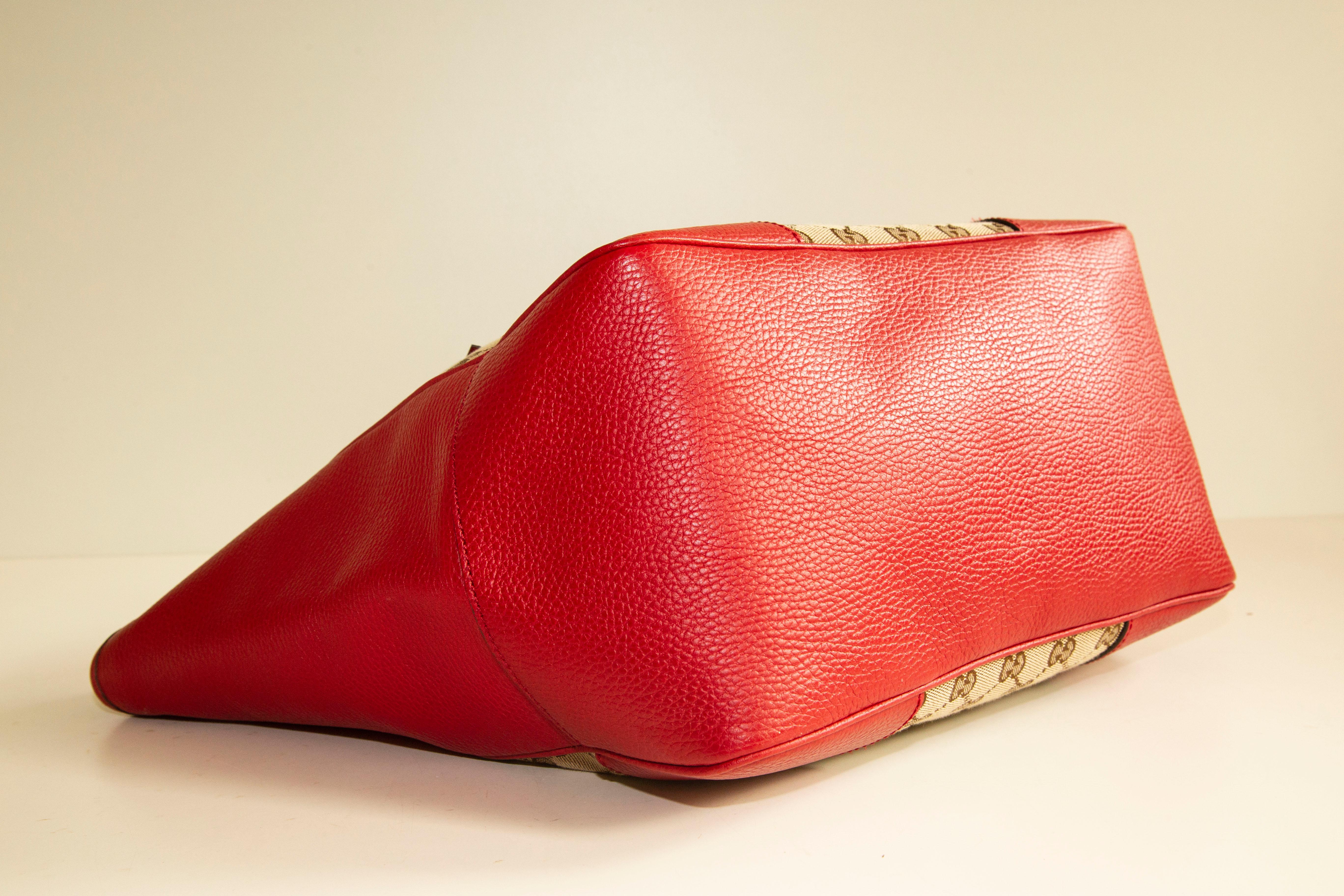2000s Gucci GG Canvas Red Leather Shoulder Bag For Sale 1