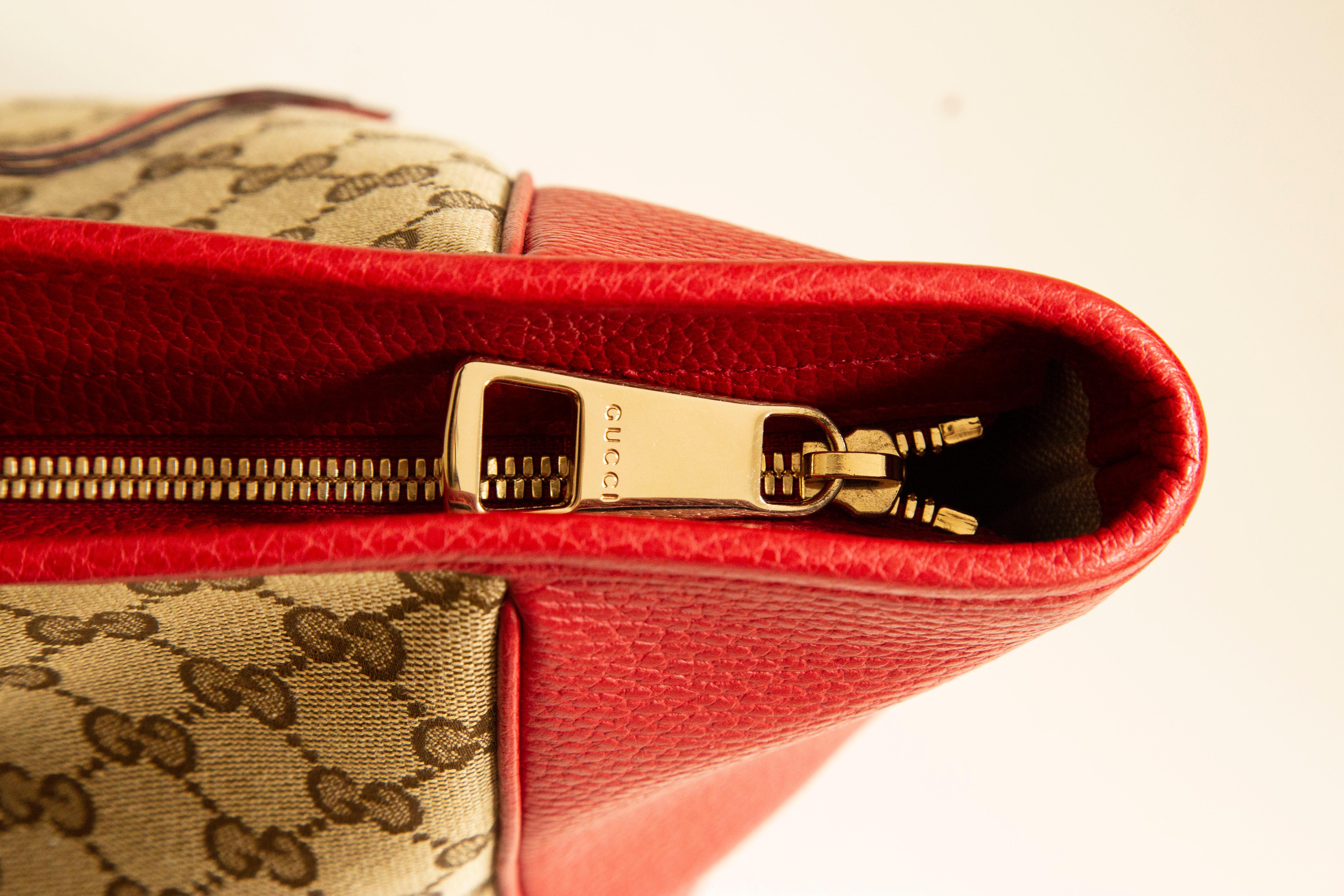 2000s Gucci GG Canvas Red Leather Shoulder Bag For Sale 2