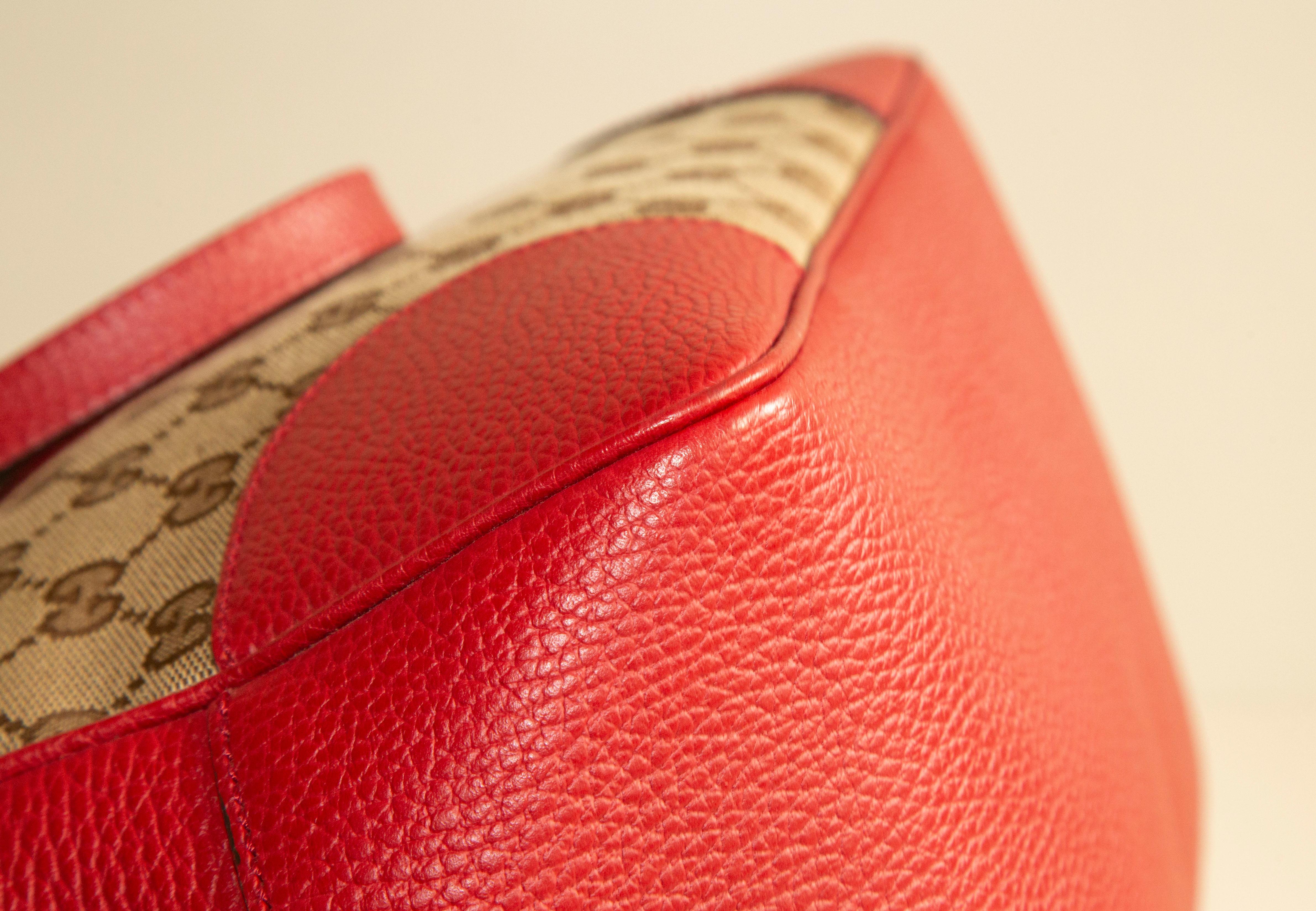 2000s Gucci GG Canvas Red Leather Shoulder Bag For Sale 3