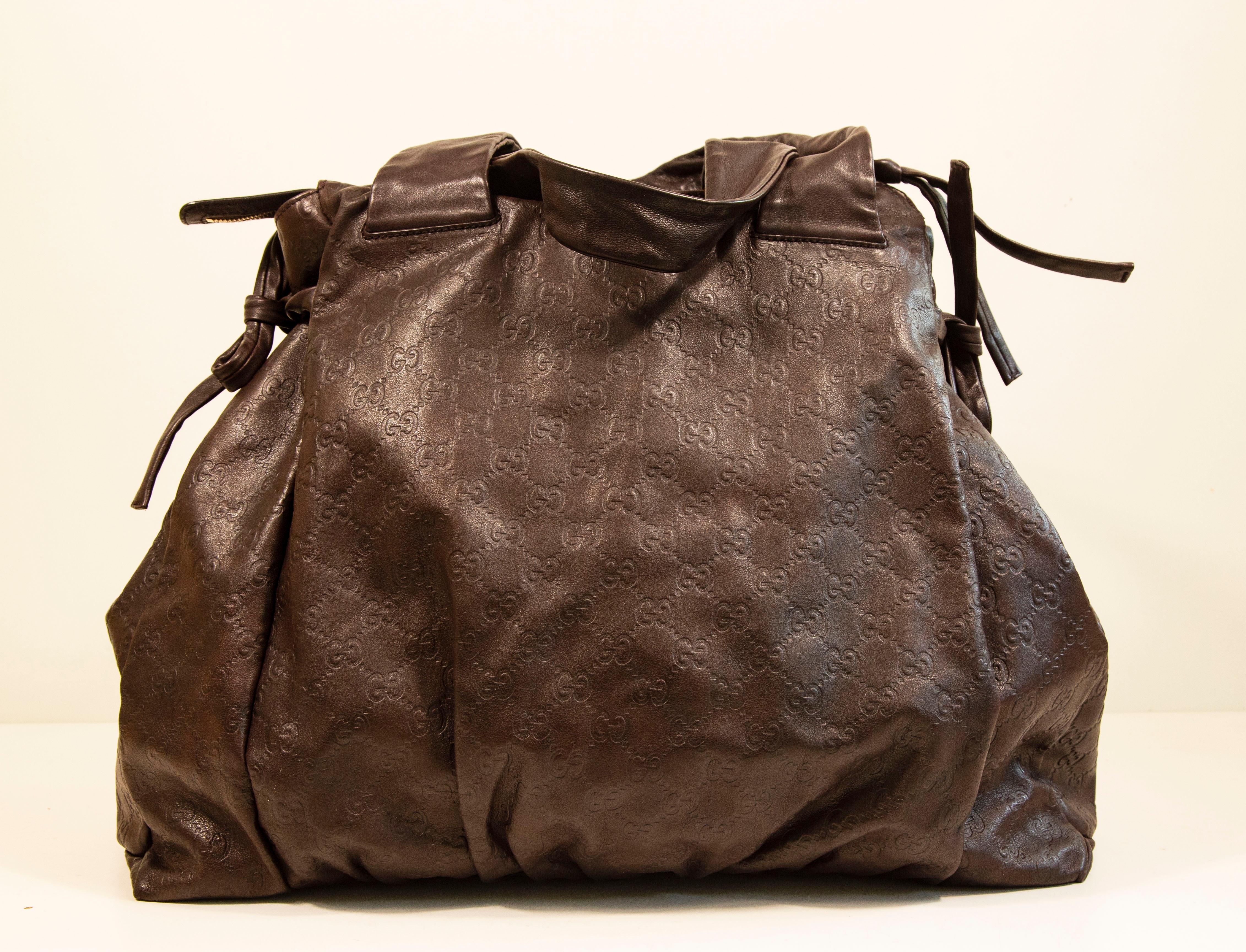 2000s Gucci GG Embossed Brown Leather Hysteria Handbag In Good Condition For Sale In Arnhem, NL