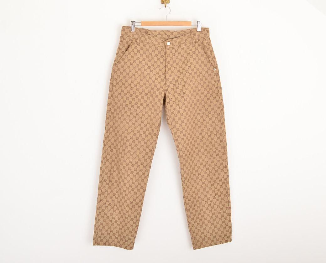  Iconic GUCCI Jacquard pants, in tonal beige & brown colourway depicting the instantly recogniseable 'GG' GUCCI monogram. 
 
Features;
High waisted
Concealed side pocket
Classic x4 pocket Carpenter design
GUCCI embossed rivets
Iconic GG Monogram