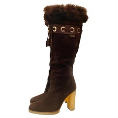 2000er Gucci Kniestiefel mit braunem Wildlederabsatz und Quaste