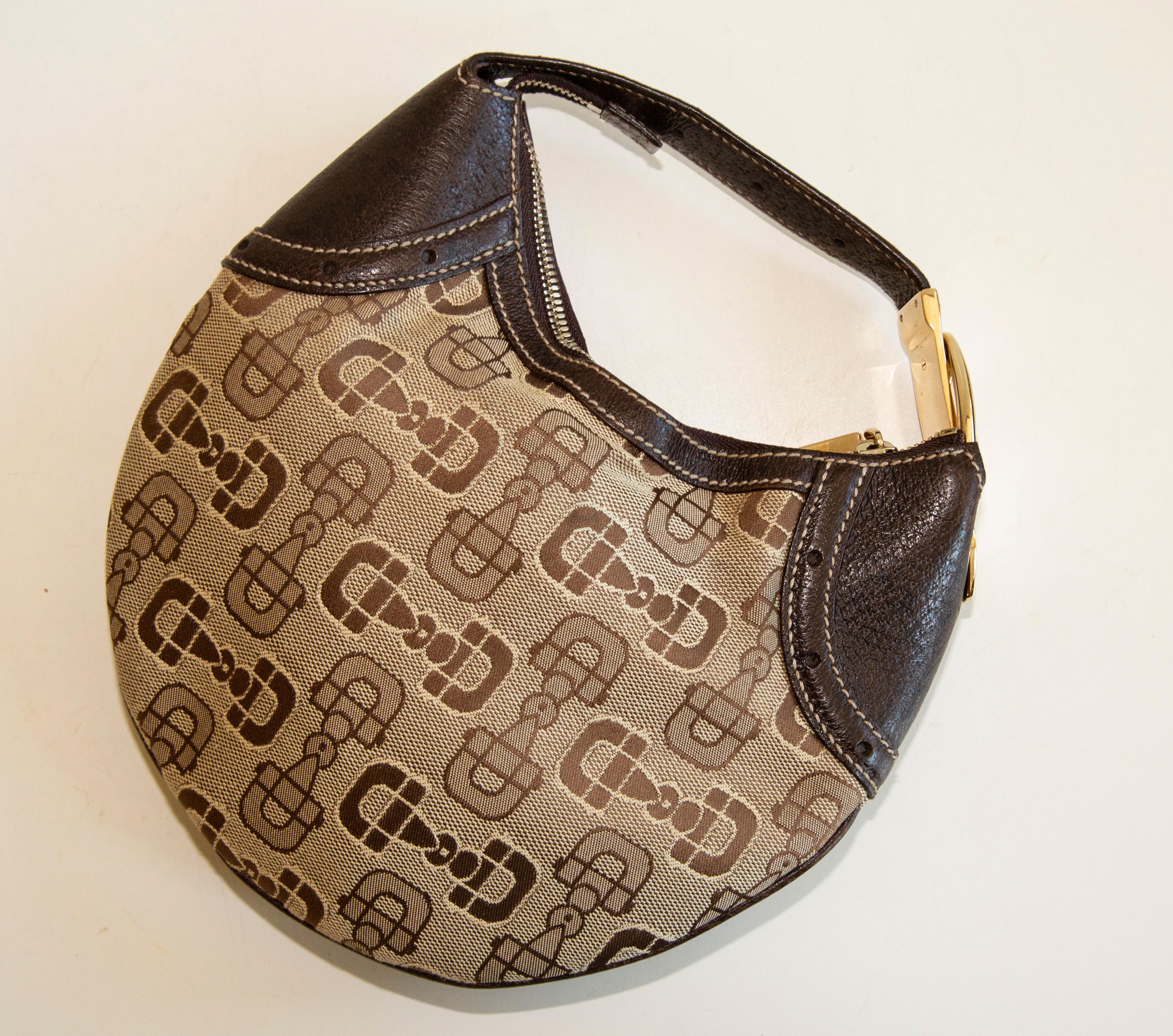 2000s Gucci Mino Hobo Bag in Canvas and Brown Leather For Sale 1