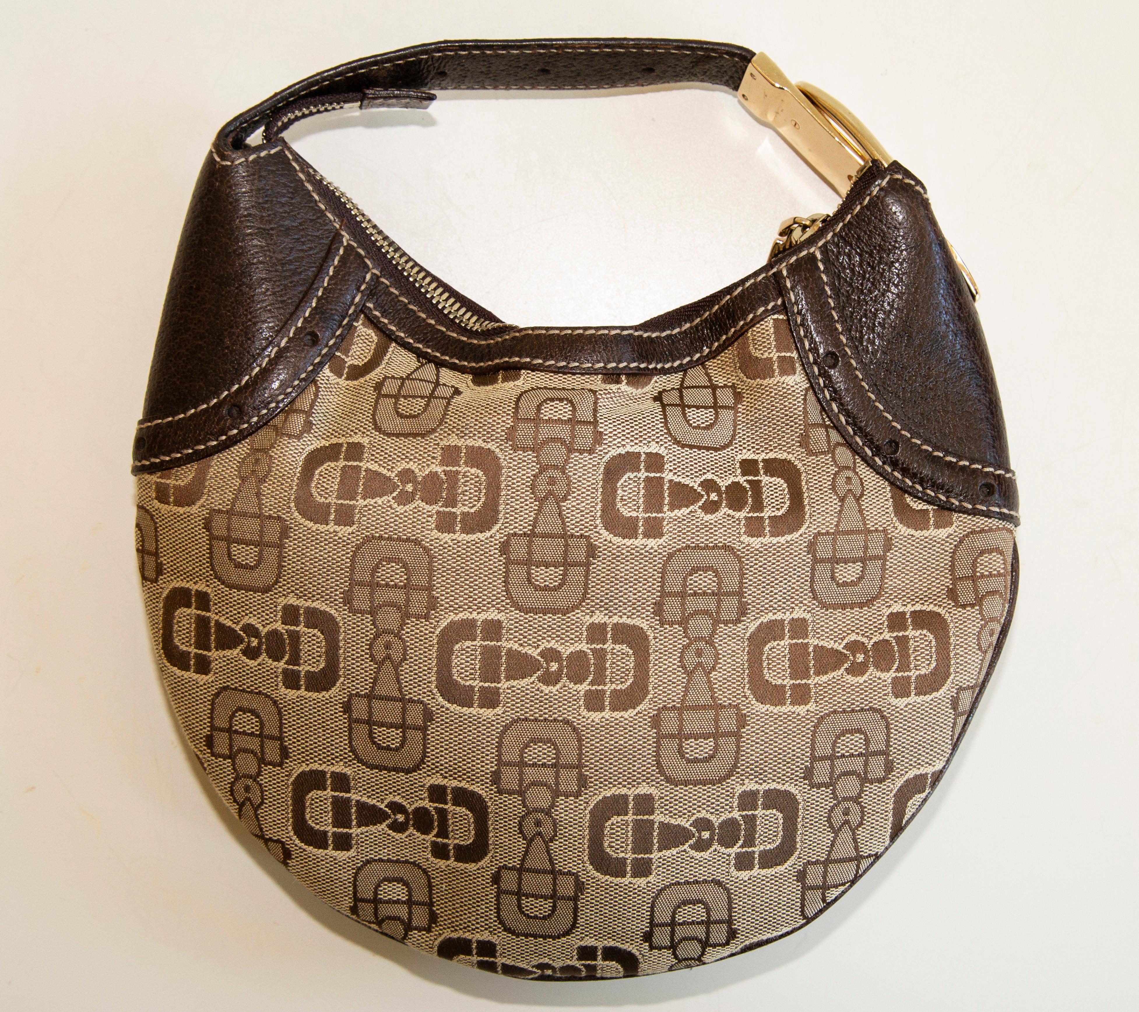 2000s Gucci Mino Hobo Bag in Canvas and Brown Leather For Sale 2