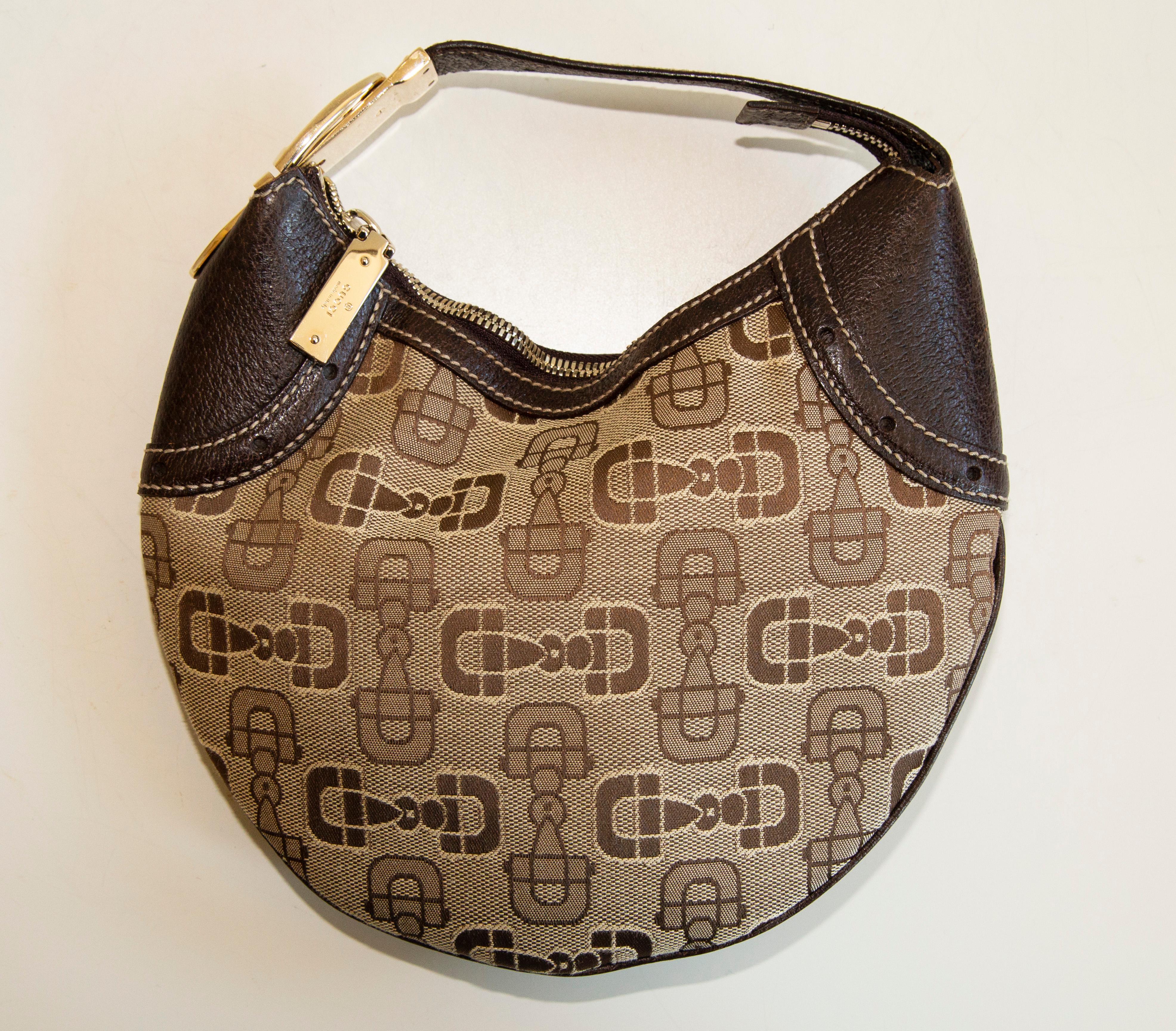 2000s Gucci Mino Hobo Bag in Canvas and Brown Leather For Sale 3