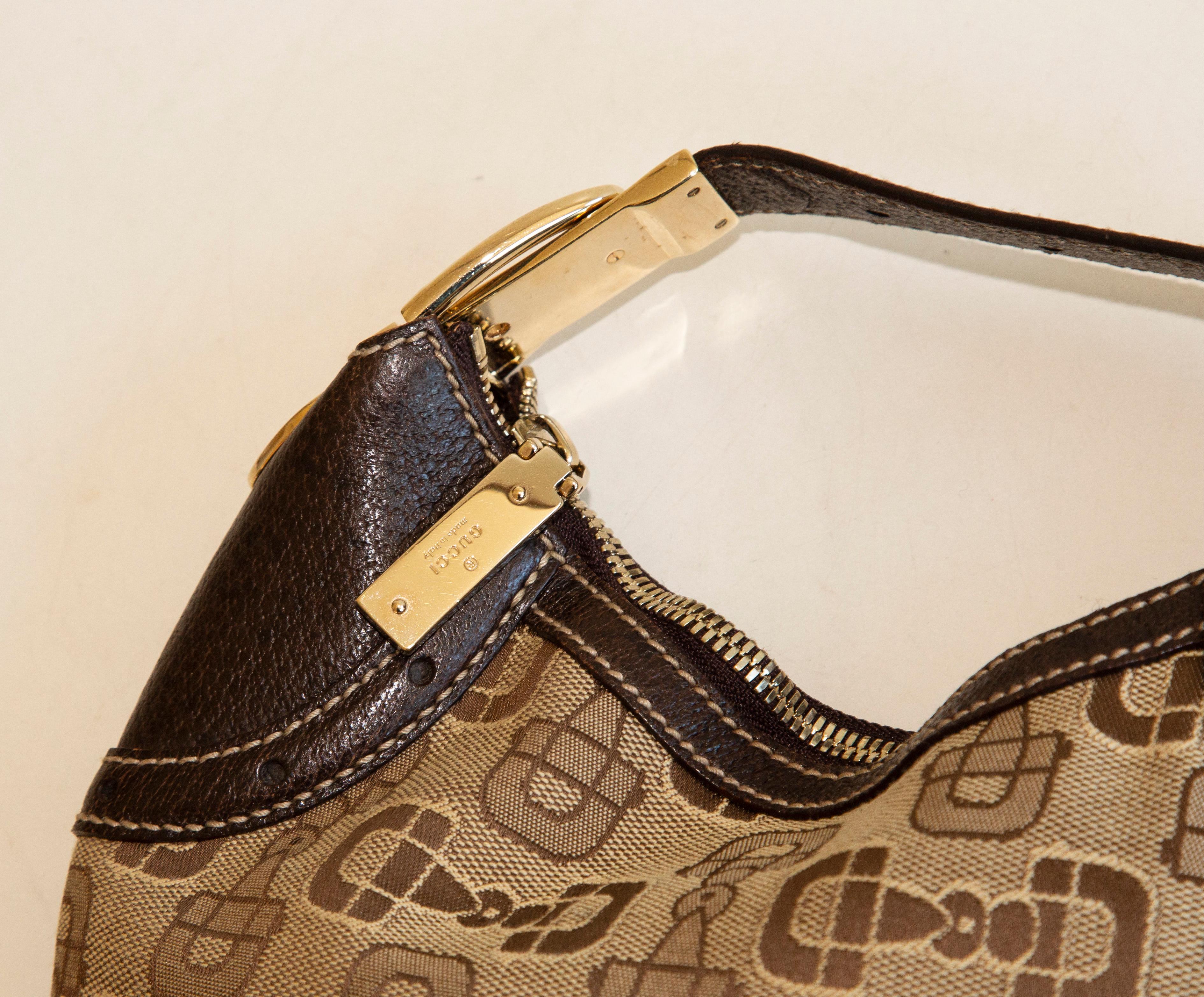 2000s Gucci Mino Hobo Bag in Canvas and Brown Leather For Sale 4