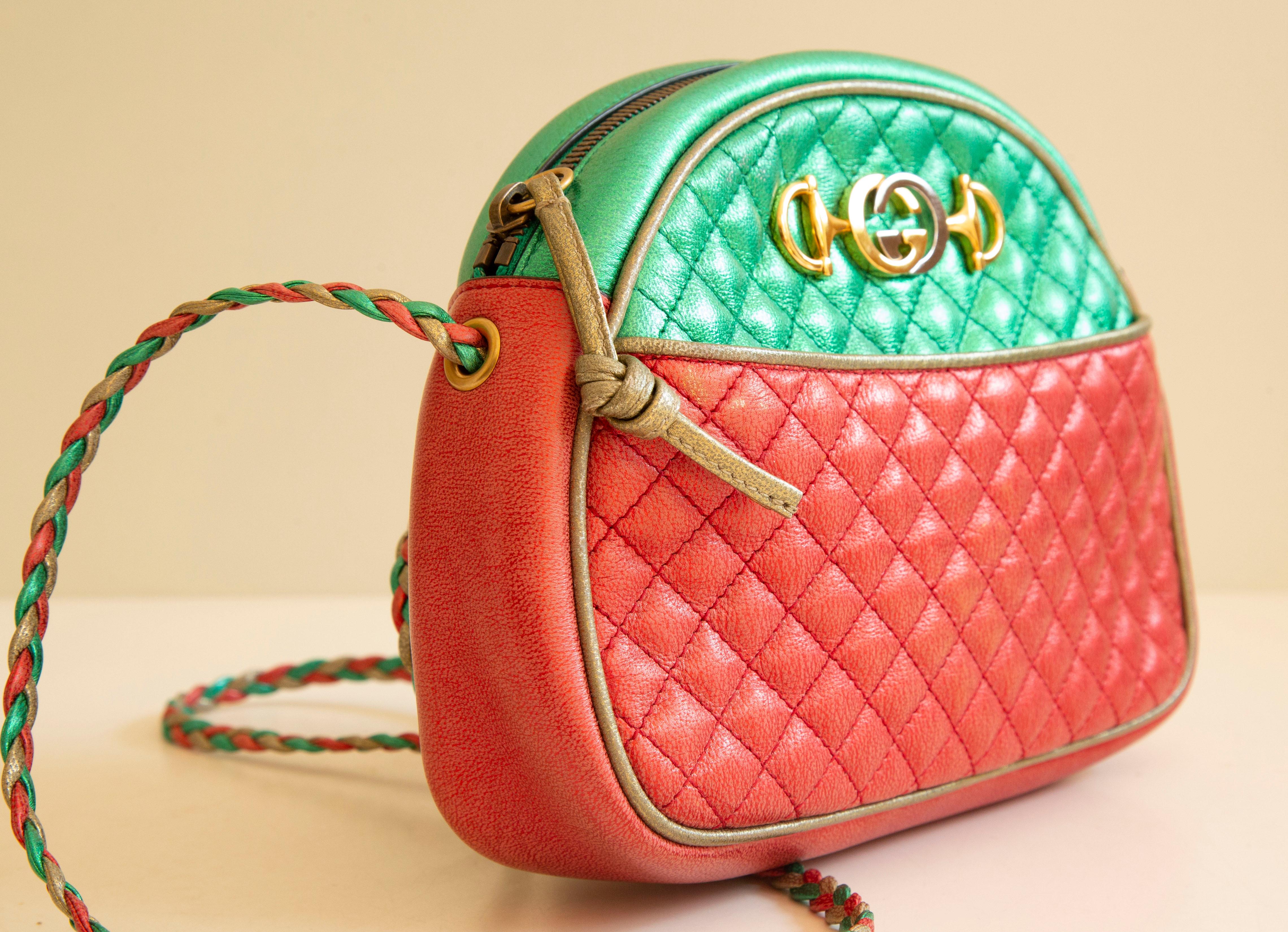Gucci - Sac à bandoulière trapuntata métallique multicolore, années 2000 Bon état - En vente à Arnhem, NL